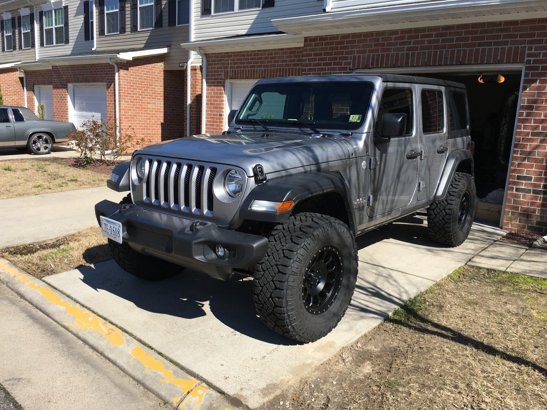315/70r17 on JLU sport on stock suspension with initial