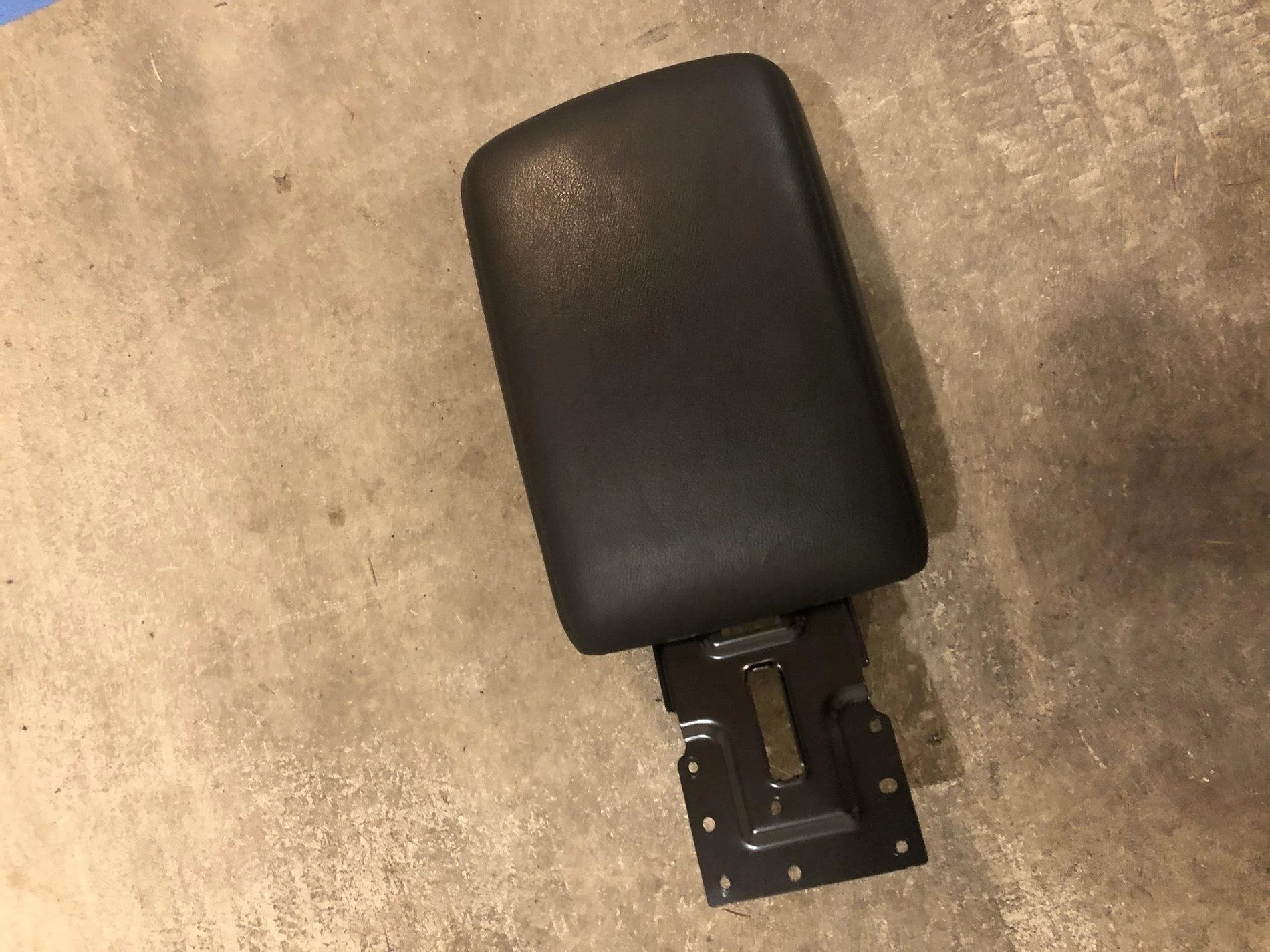 Jeep Wrangler JL Heated steering wheel, airbag, armrest 13BD8B76-FE40-483E-8C88-F26E137FDD53