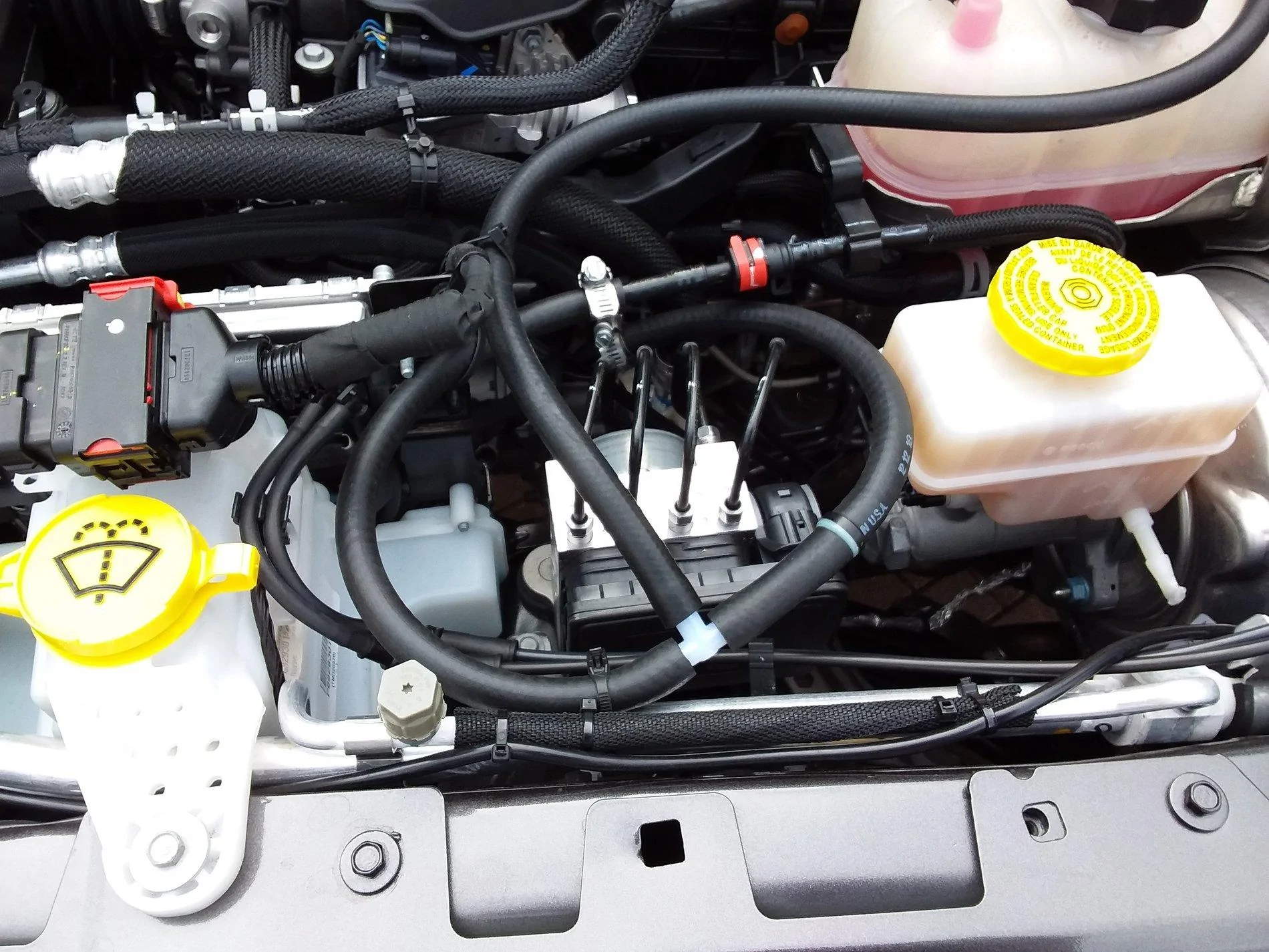 Jeep Wrangler JL Found solution ... installing Air Force One toad brake - V6 20200119_115206