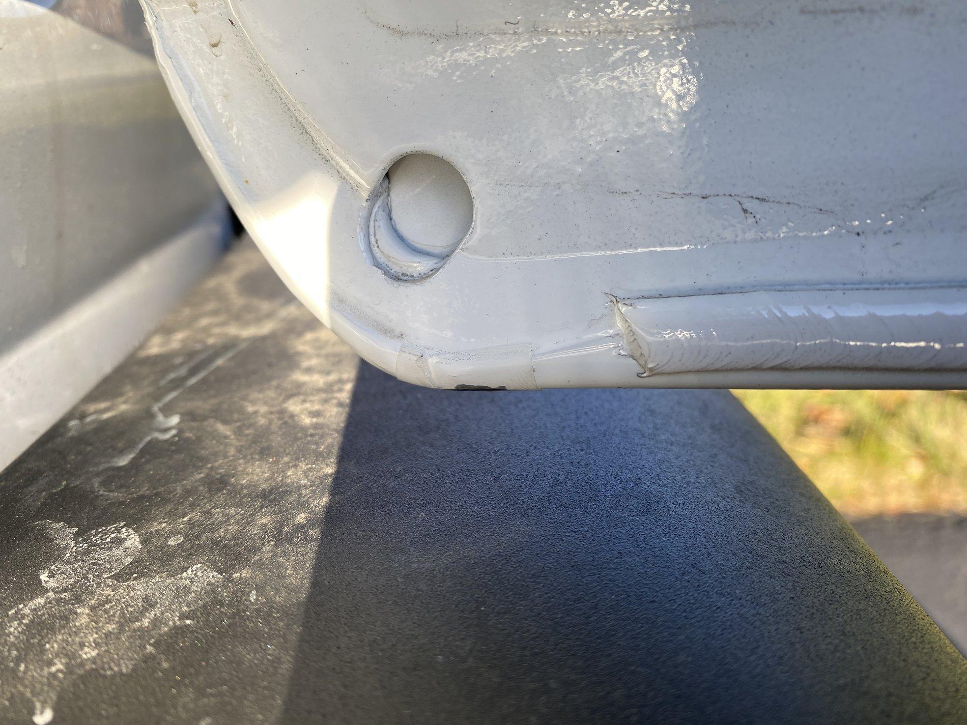 Jeep Wrangler JL Tailgate bottom rubbing - paint coming off 00119D36-7915-47FC-9BB9-140D0D006764
