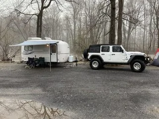 Jeep Wrangler JL Towing a camper lifted hW8KZc2m