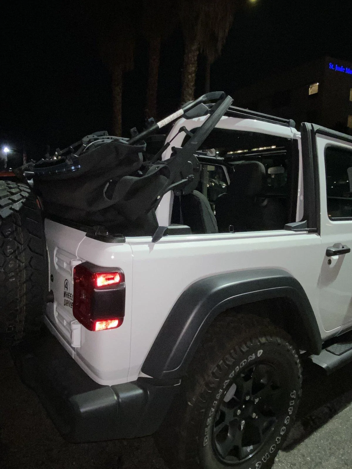 Jeep Wrangler JL 2 door soft top blocks view when down 88141E76-9FF5-4666-89A0-E24C11A587EA