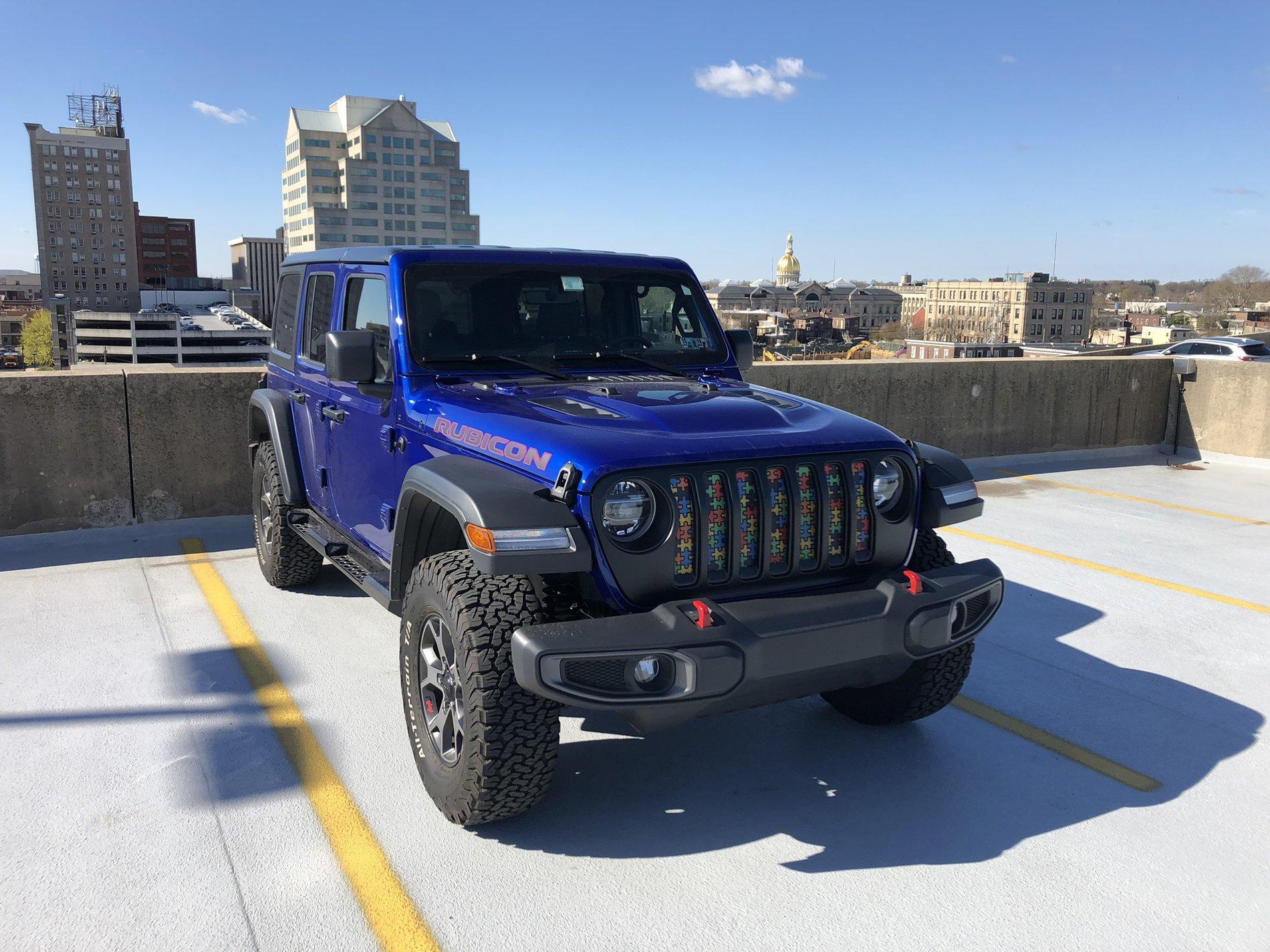 Jeep Wrangler JL Mopar satin black grille C7E6FAF6-A000-4018-8C8F-904581CE772F