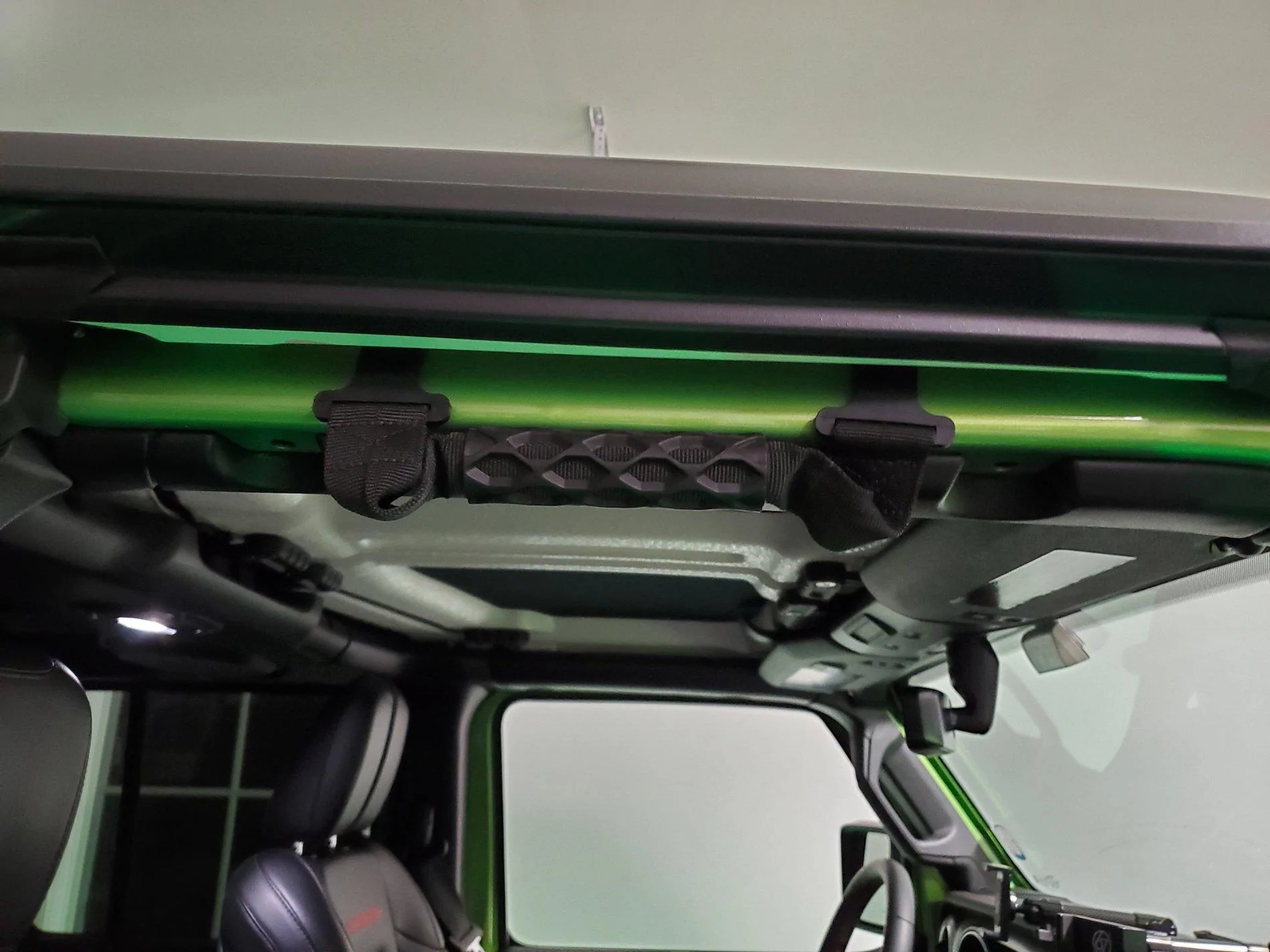 Jeep Wrangler JL Grab handles? 20200129_225542