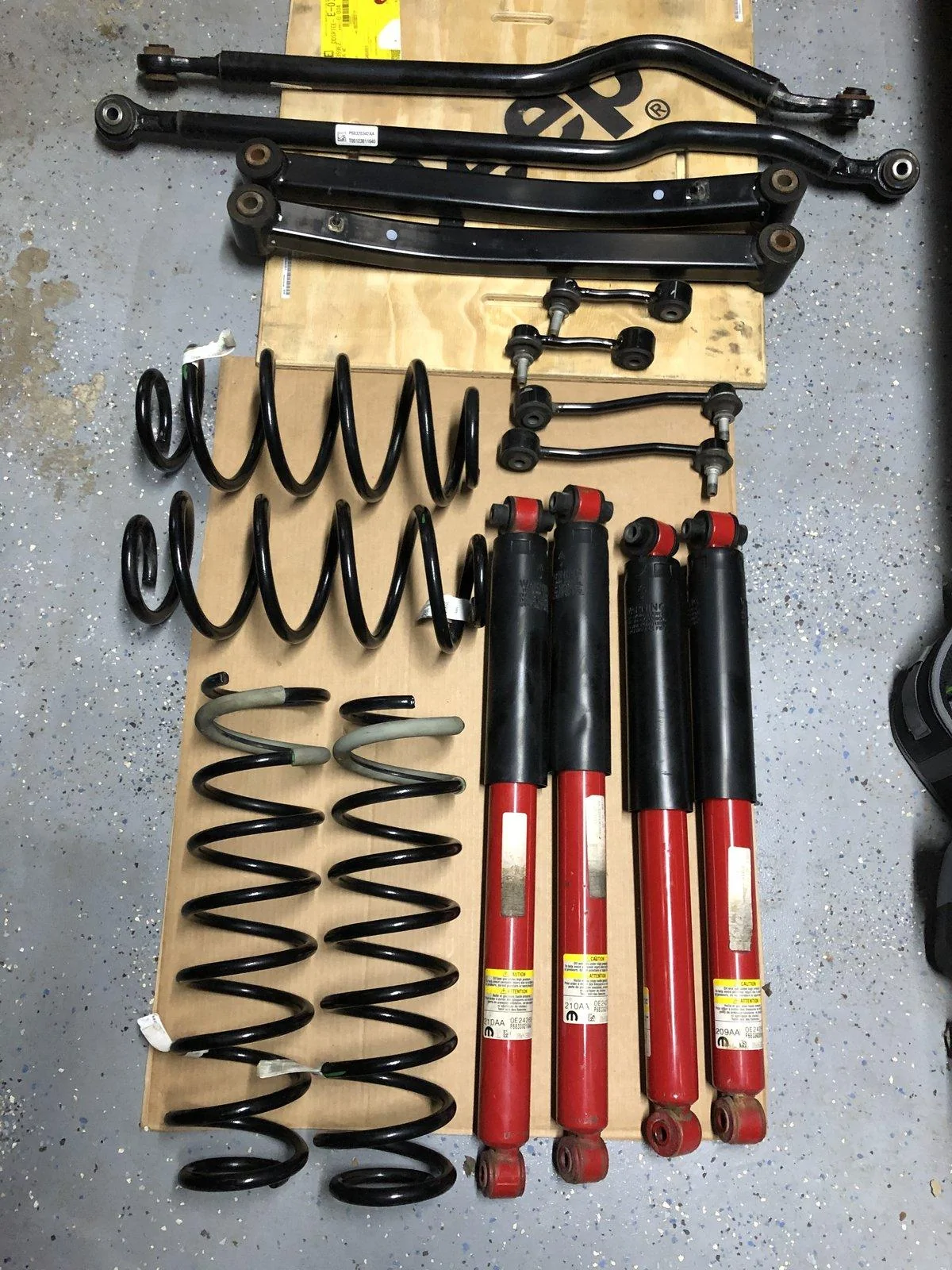 Jeep Wrangler JL JLU Rubicon Stock Suspension D5FF0FAF-543C-4255-B4E3-6F9A7D4D8D05
