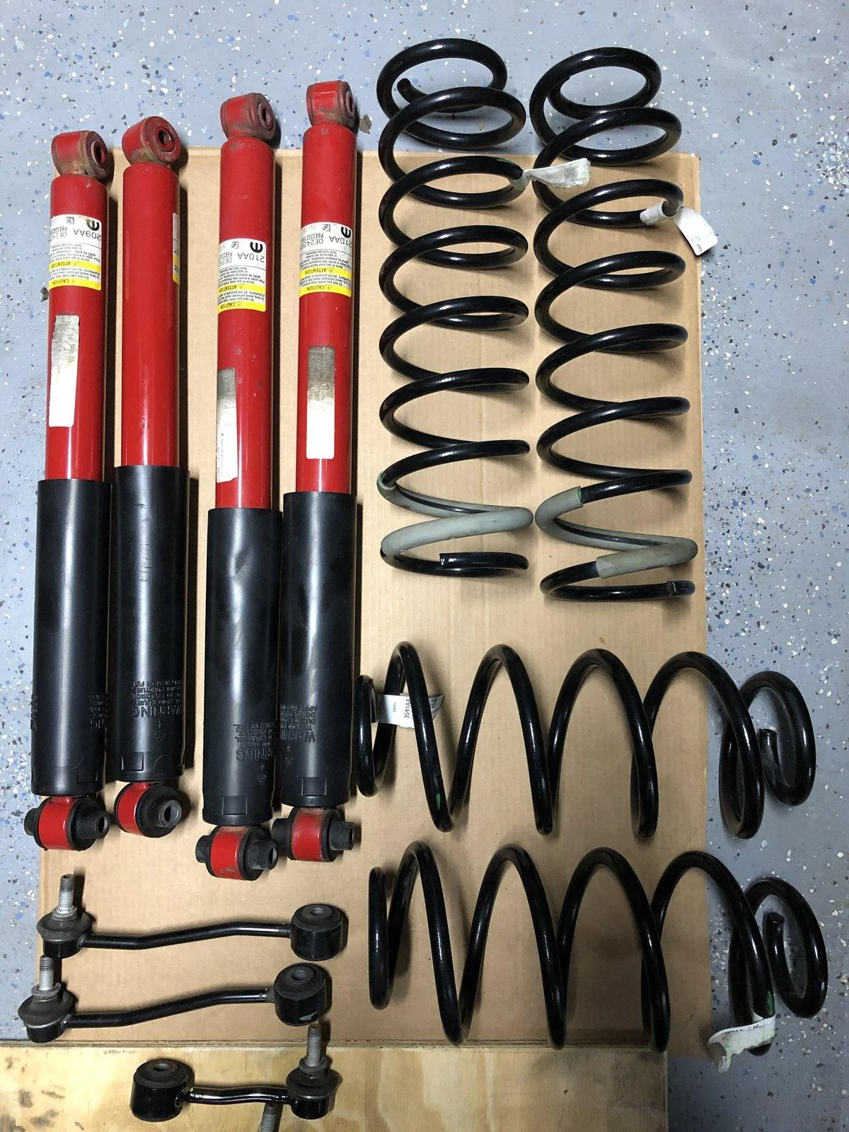 Jeep Wrangler JL JLU Rubicon Stock Suspension 226A3504-11B3-4D67-8198-3DE4269B9448