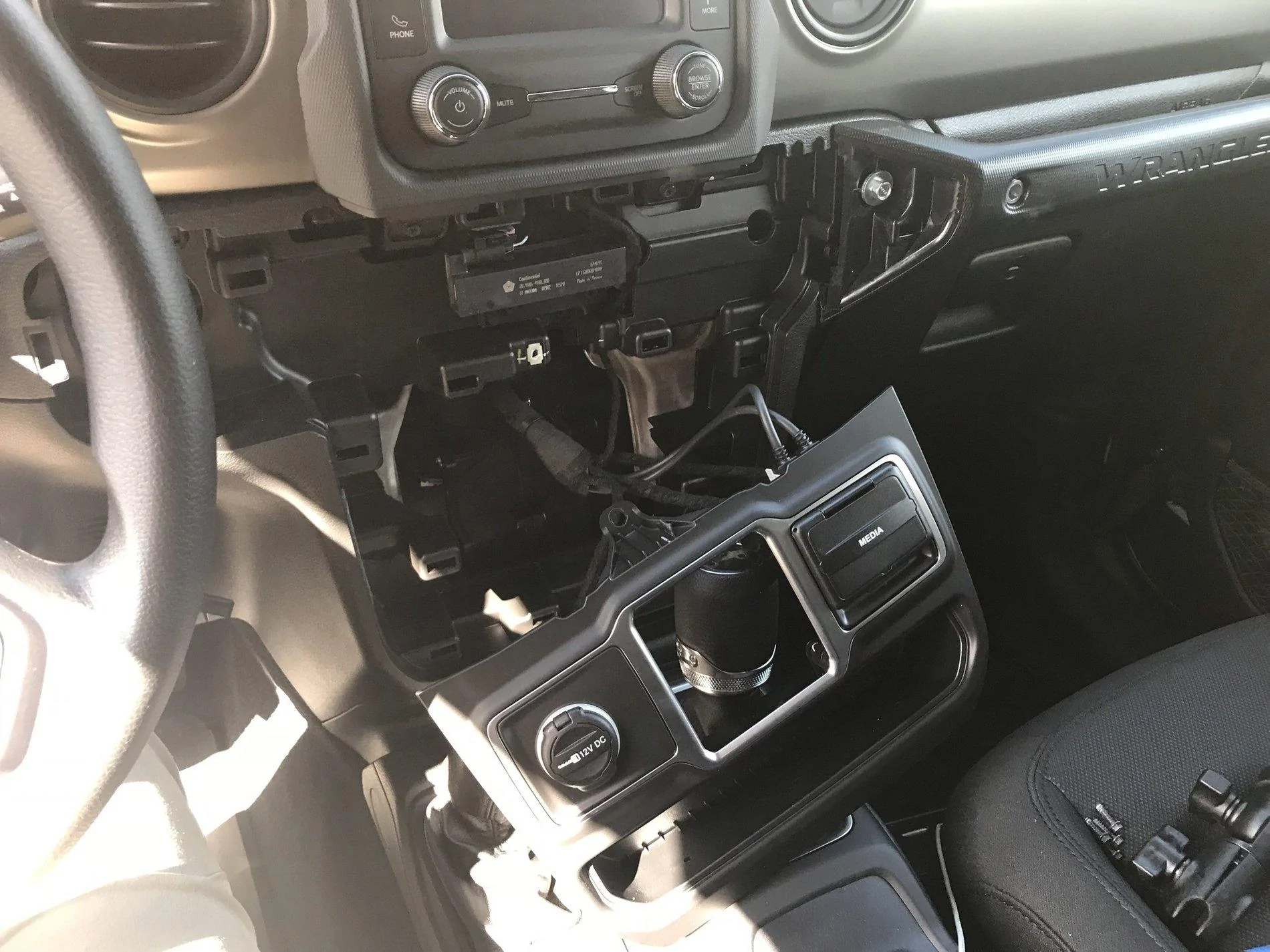 Jeep Wrangler JL No power windows dash hole E0398BAD-712B-4395-8380-1501945FC138