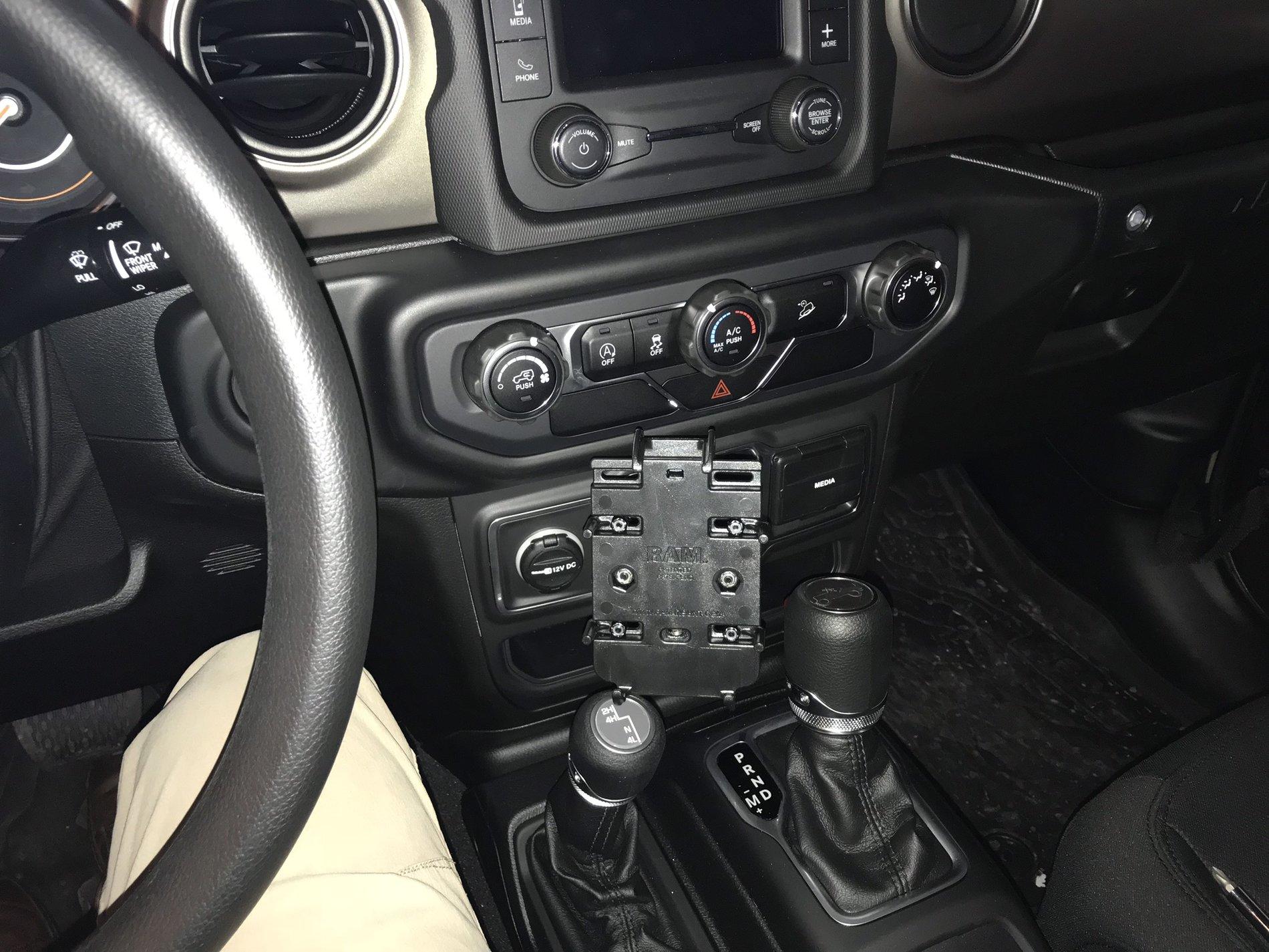 Jeep Wrangler JL No power windows dash hole 87138113-4391-45AC-88A8-5D7EE5D9C4B1