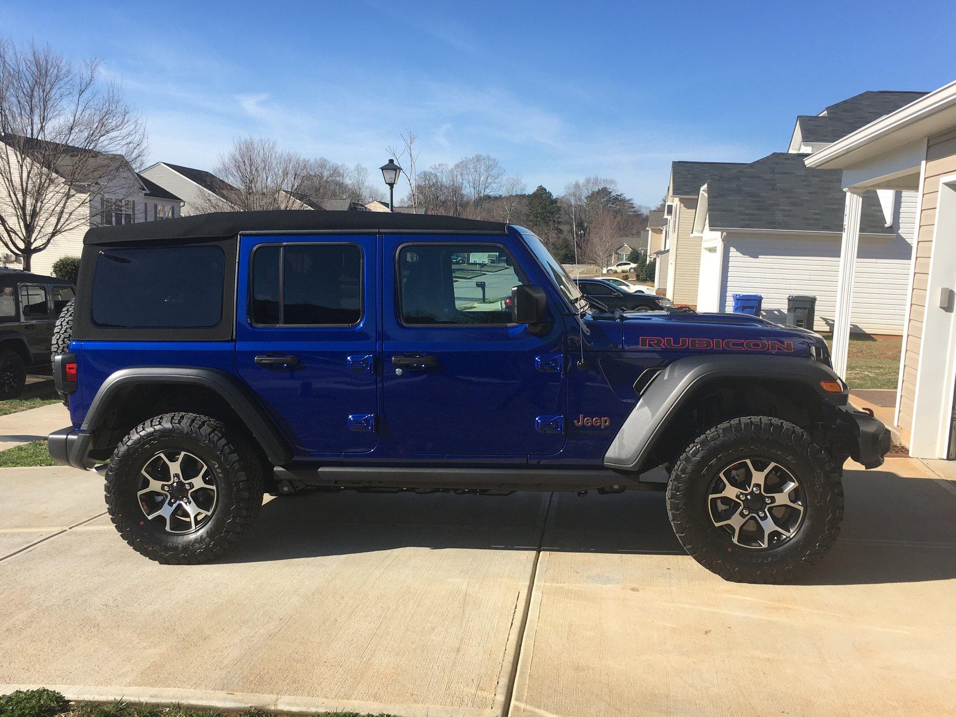 Jeep Wrangler JL Keeping Soft Top 63E9DC9F-ECAF-4D0F-B52F-022DE1B499D1