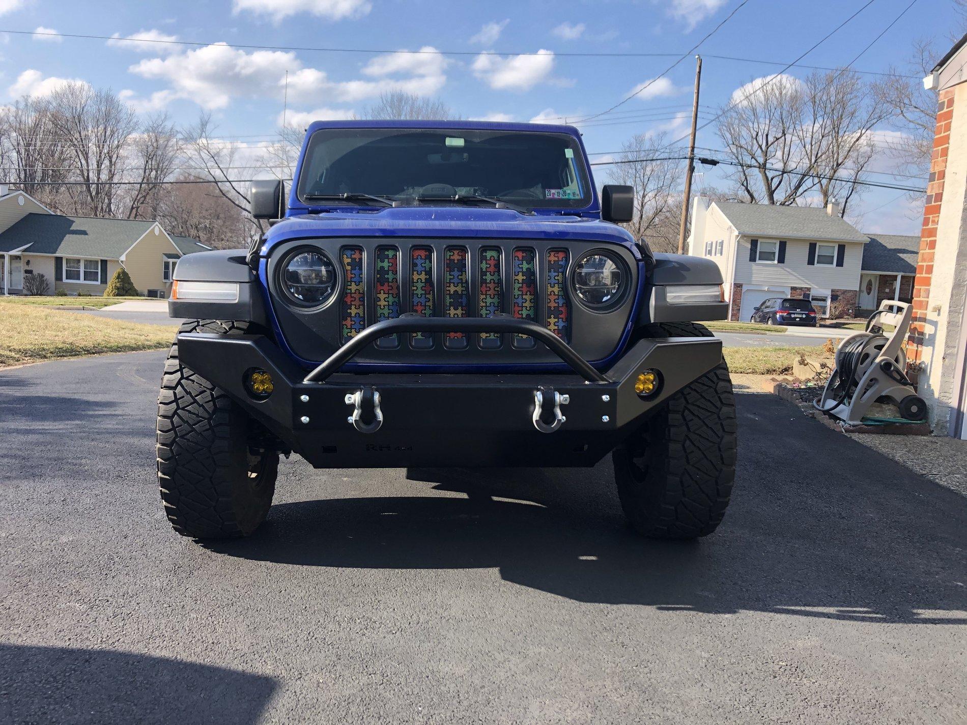 Jeep Wrangler JL Mopar Satin Black Grill 4A60E43F-9B89-40DD-8B75-8602817B7B6C