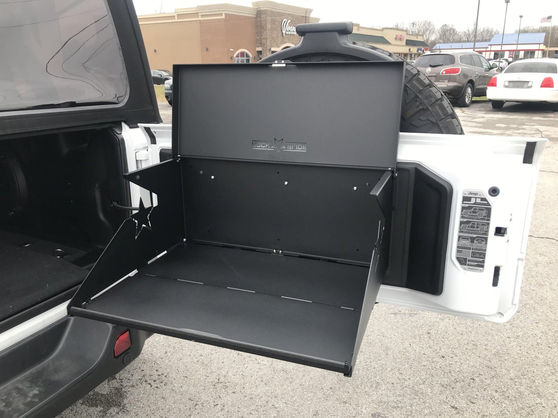 Jeep Wrangler JL Tailgate Table 29991007-9415-4890-8FE0-D02839FAF8F1