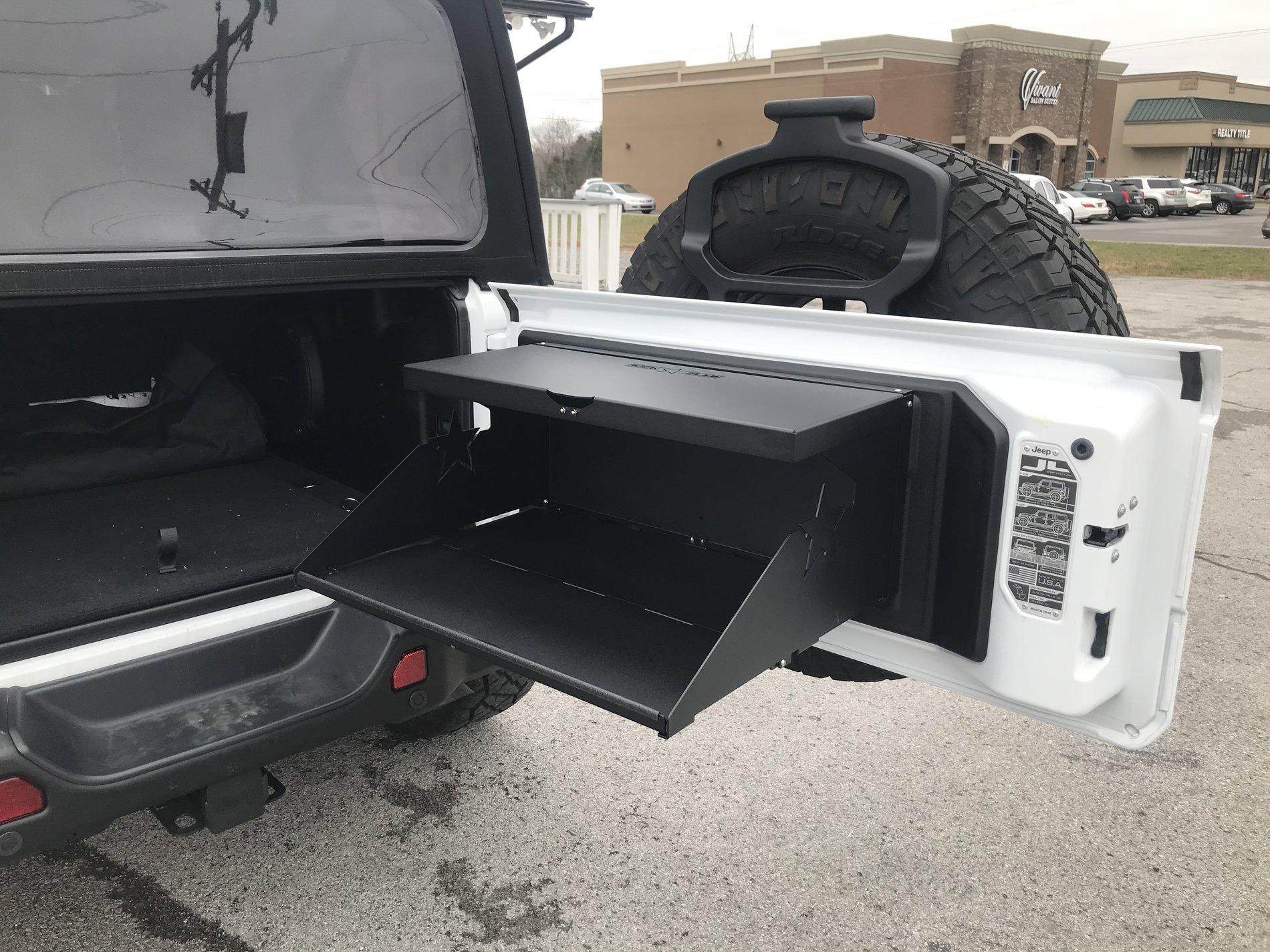 Jeep Wrangler JL Tailgate Table 7B734E00-C606-4B9E-9C3E-659E8AFF3CB6