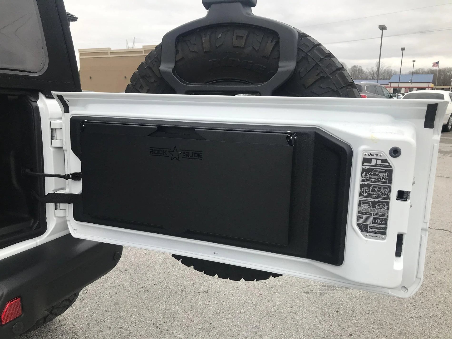 Jeep Wrangler JL Tailgate Table C6D20A57-D824-485B-9CEB-FFE4281C4C7E