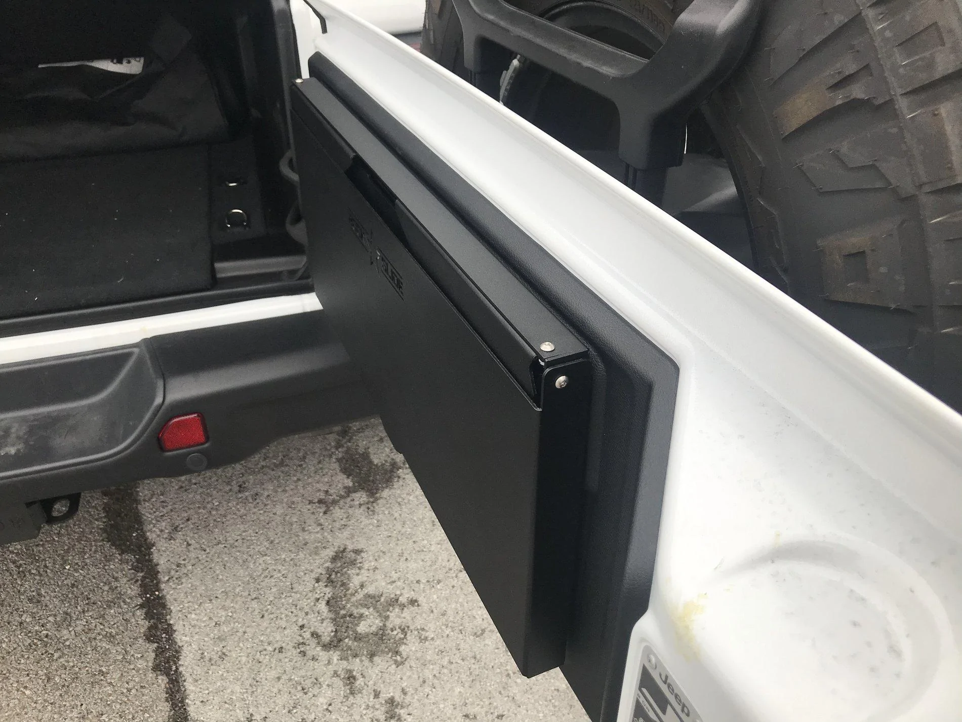 Jeep Wrangler JL Tailgate Table 9BCCAC6B-D572-4ED0-A220-692C1AD37EE6