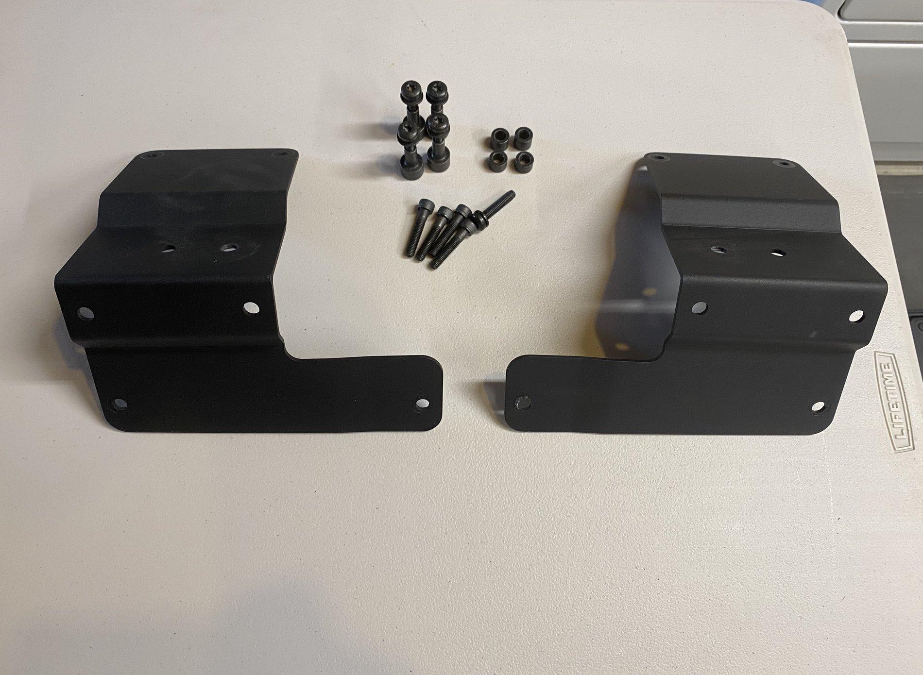Jeep Wrangler JL Mopar A Pillar Light Mount A278E044-AEA5-4B04-B894-C2F3850625F4