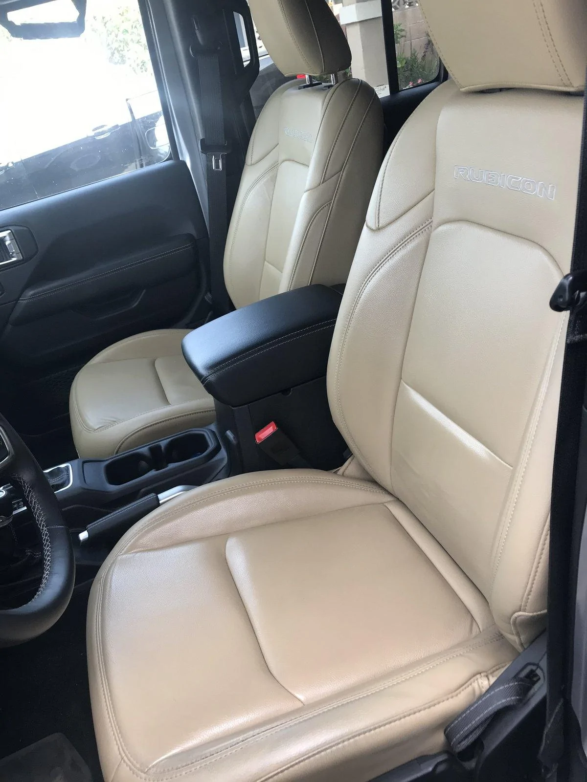 Jeep Wrangler JL How does the tan interior age? 898B53B2-0A0C-4CDE-8A11-79FCA40C6C2C
