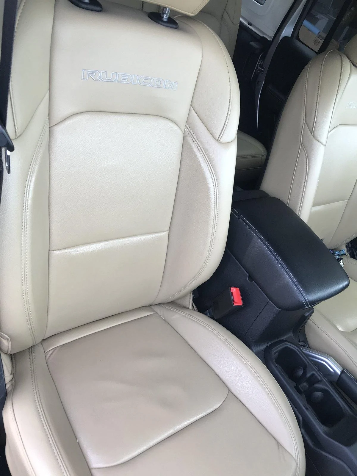Jeep Wrangler JL How does the tan interior age? A1156165-BE24-4130-B891-8EAE409EC27D