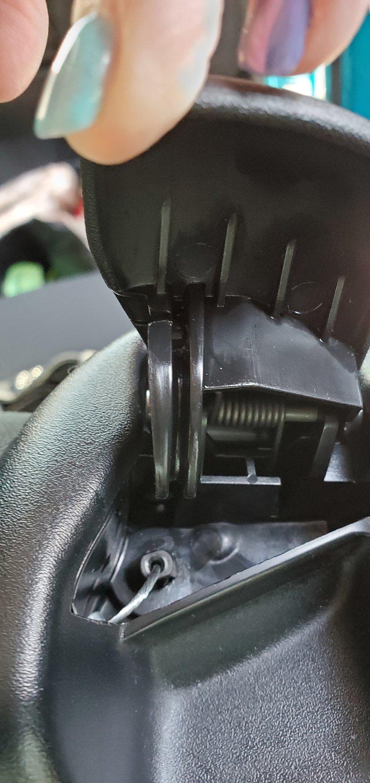 Jeep Wrangler JL Broken seat latch 20200222_154510