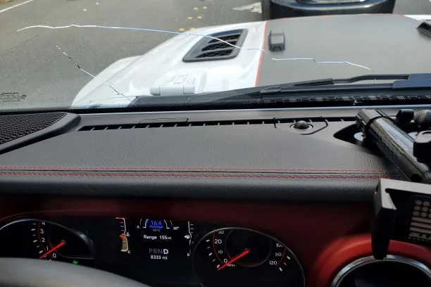 Jeep Wrangler JL Cracked Windshield Club WindshieldCracksLR2