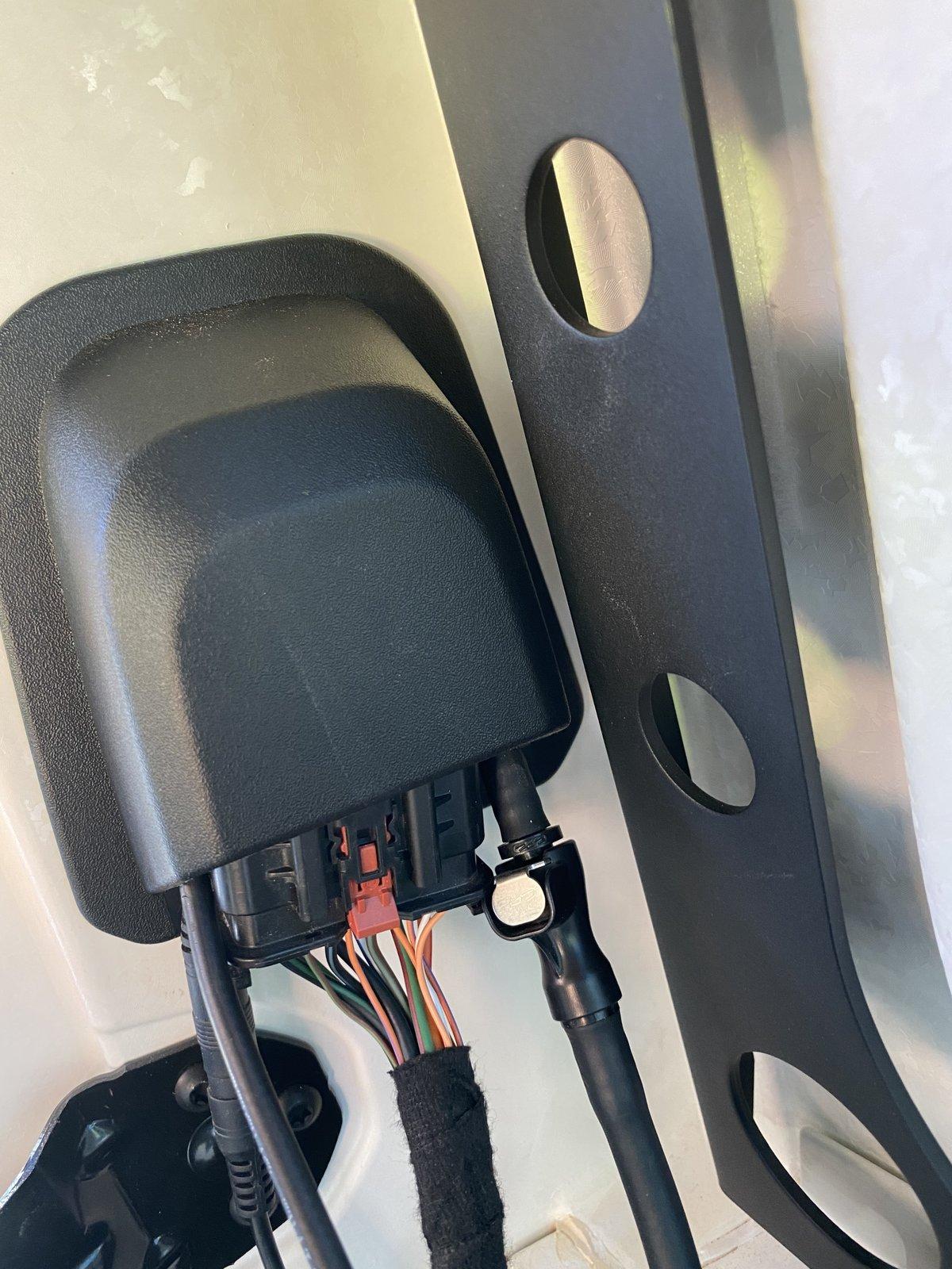 Jeep Wrangler JL WeBoost Installed IMG_6918.JPG