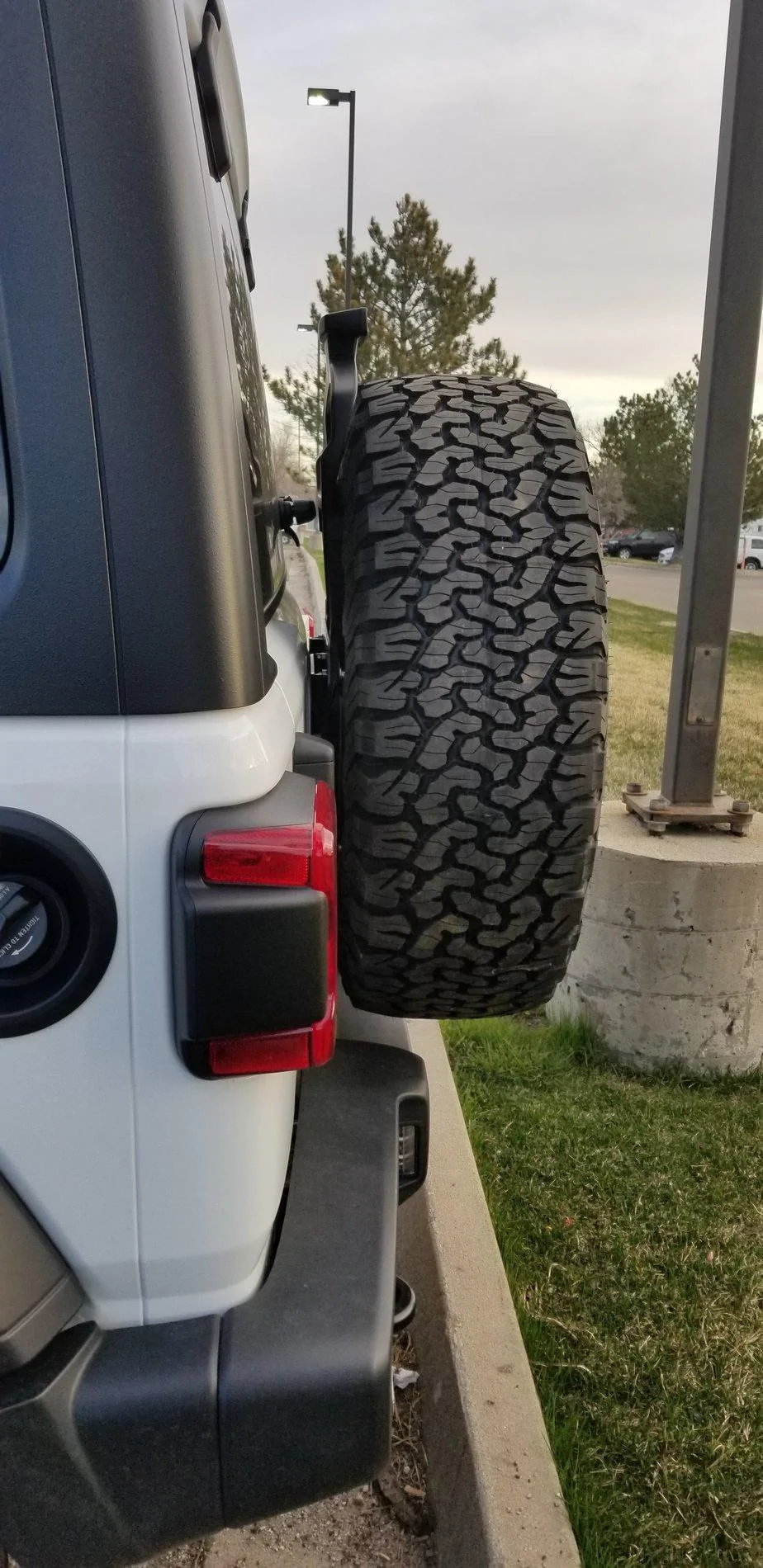 Jeep Wrangler JL Mopar Tailgate Reinforcement & RC Relocation bracket 20180404_071649