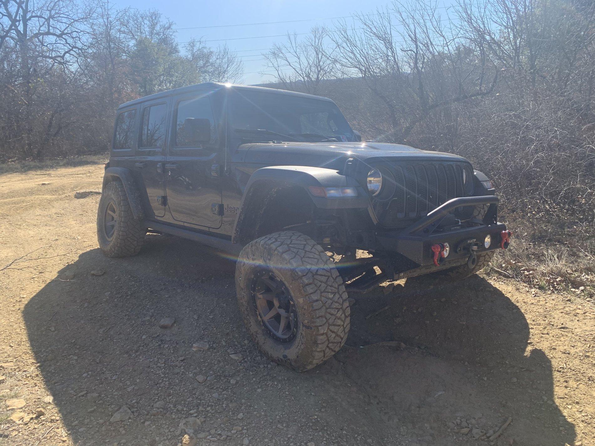 Jeep Wrangler JL Nitto Ridge vs. BFG KM3 EB093644-4434-4505-8F6C-74652B91C109