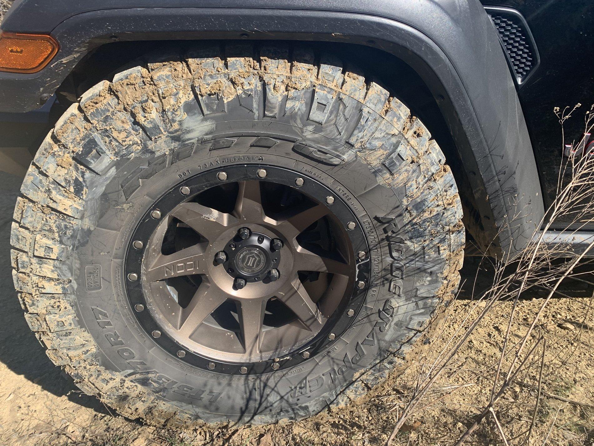 Jeep Wrangler JL Nitto Ridge vs. BFG KM3 87D60931-2834-4C5D-A8C2-0C38101C7F4A