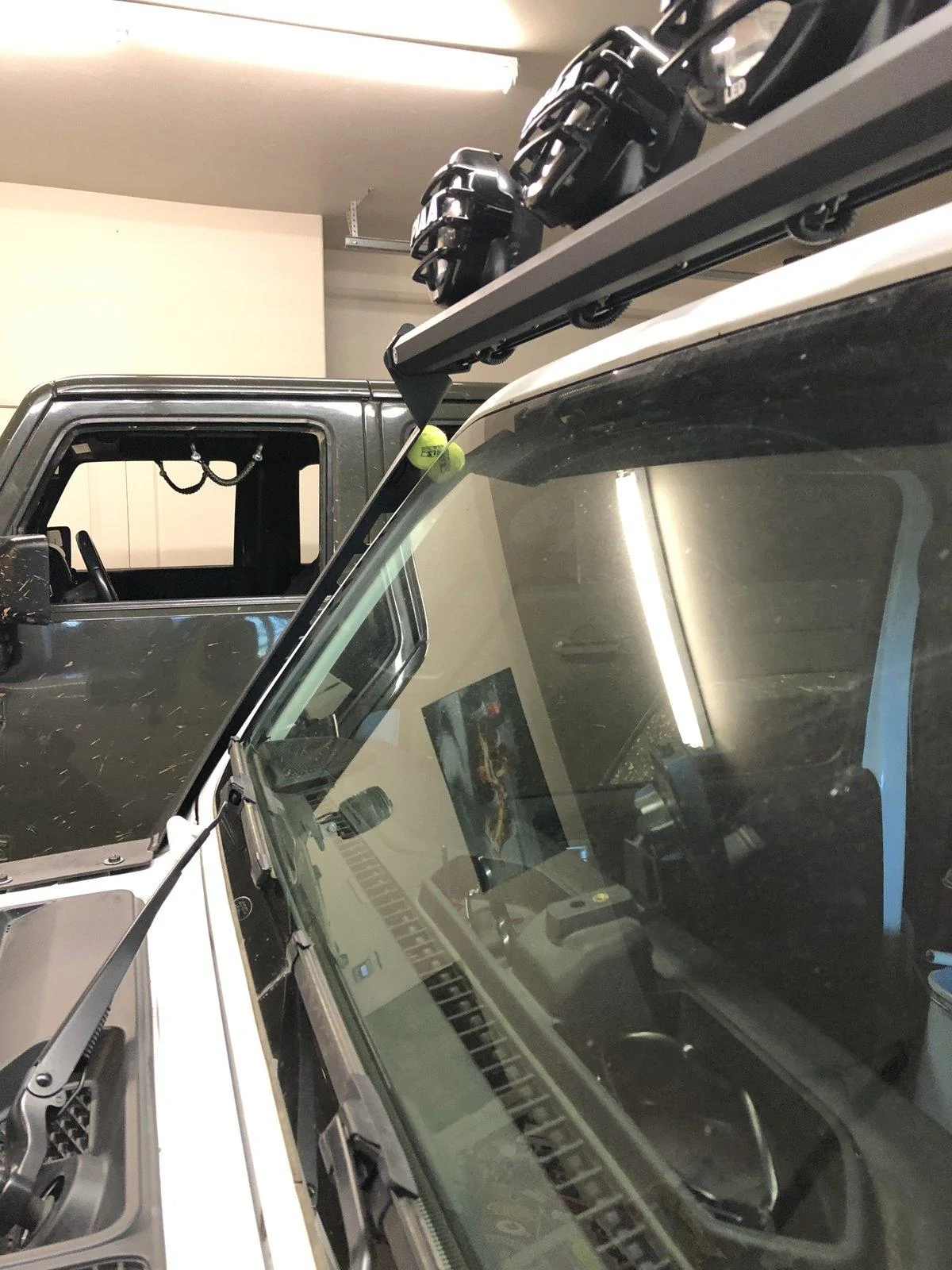 Jeep Wrangler JL 50" light bar DA334403-4A3F-4BF0-8C4F-951B1DBE72E4