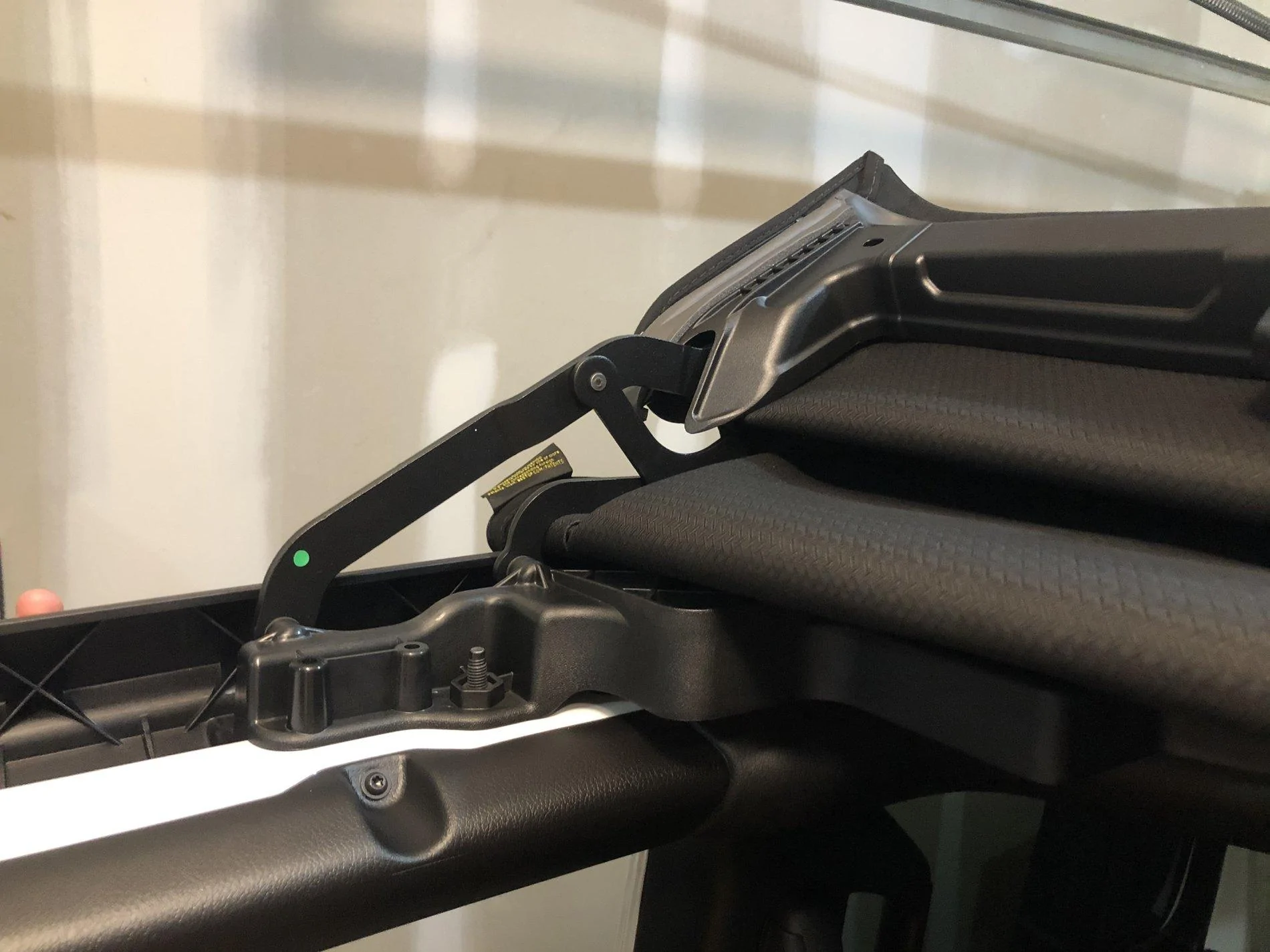 Jeep Wrangler JL Bestop Sunrider Issue 72C44E13-9760-4C08-A202-2CFA28E146E9