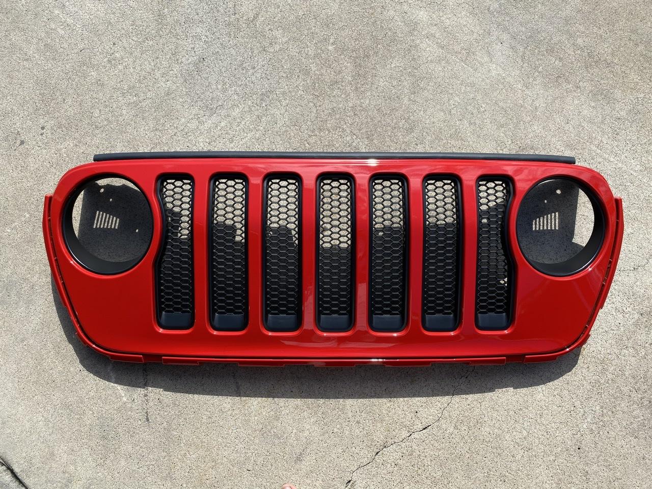 Jeep Wrangler JL Firecracker Red grille with satin black inserts 6CB17DF3-11FF-4238-99A4-AB17A97CED8B
