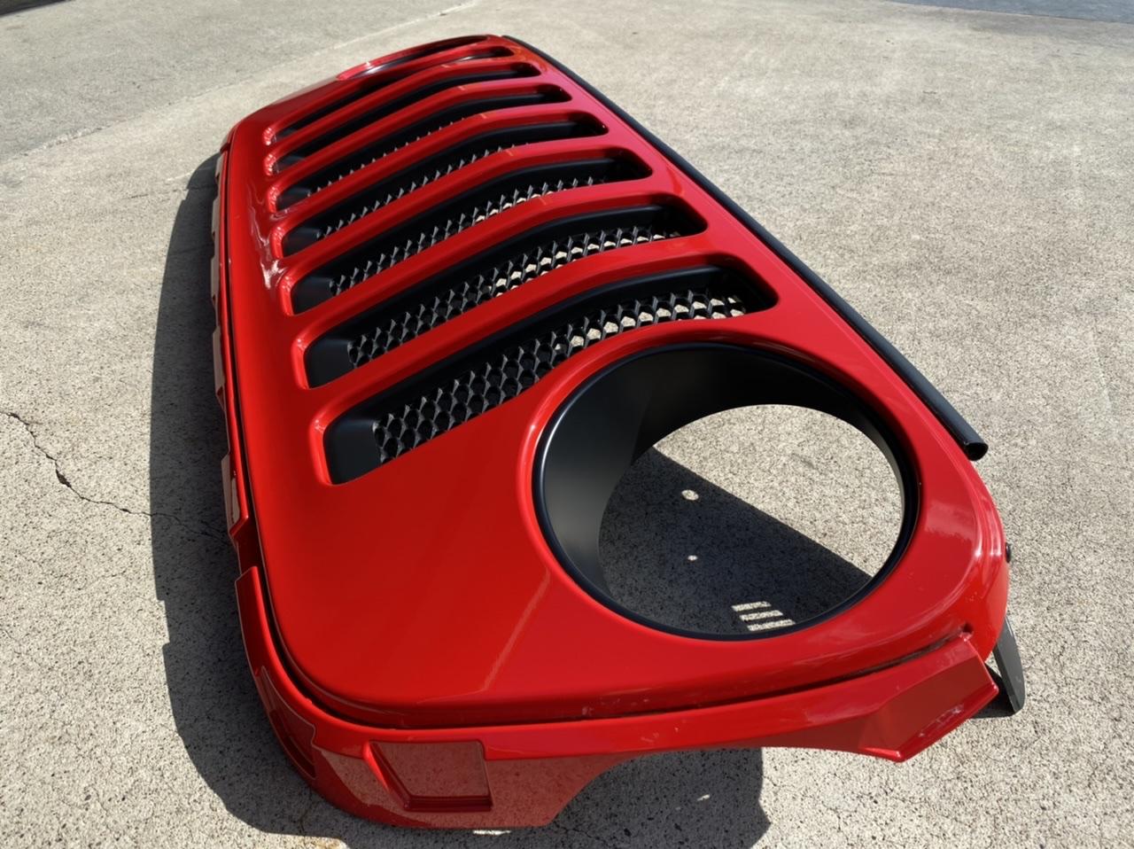 Jeep Wrangler JL Firecracker Red grille with satin black inserts 7AE04729-70D3-4ED8-9340-09A90F0BA25D