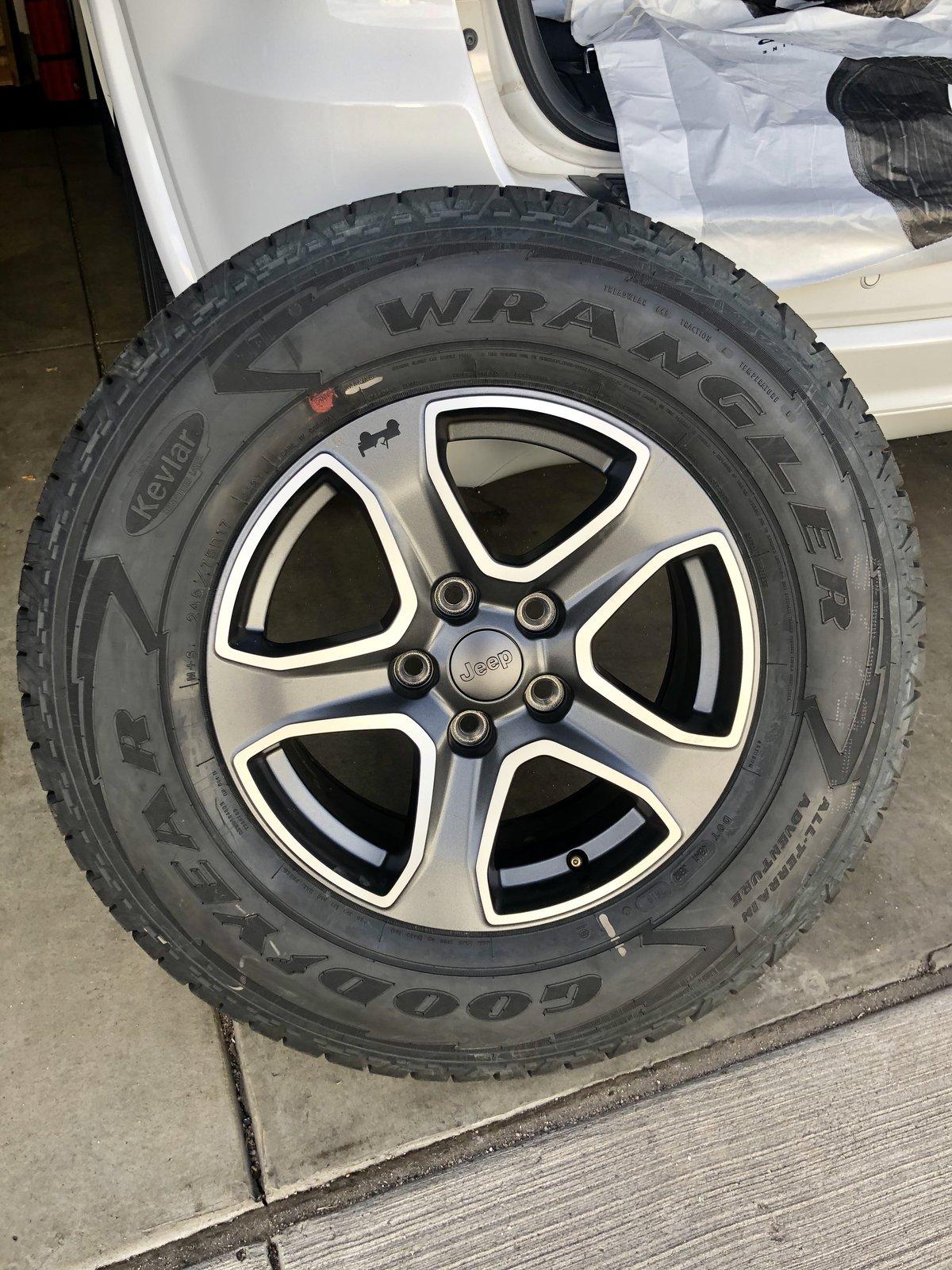 Jeep Wrangler JL Upgraded wheels / tires (5) 29ECDFA2-E10E-4208-A25D-CCFFEB76A9AC