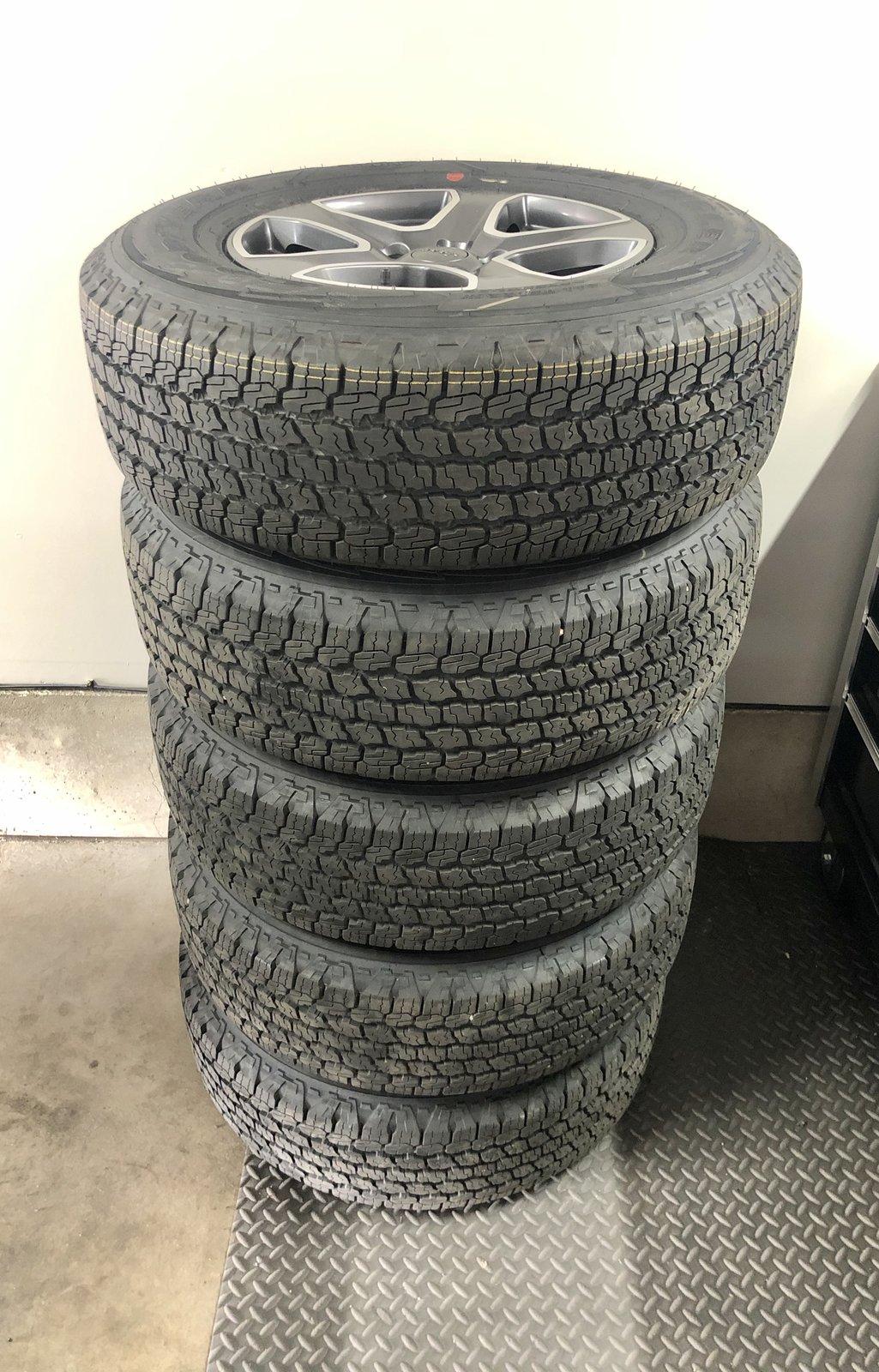 Jeep Wrangler JL Upgraded wheels / tires (5) 728760DE-C472-45FC-9F2F-1CFF5AADD8AC