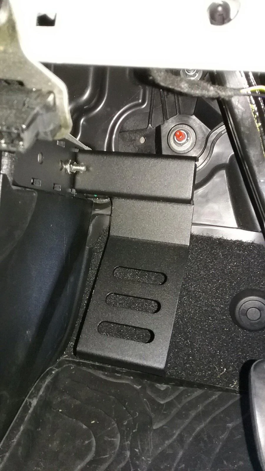 Jeep Wrangler JL First Mod - MORE Dead Pedal 20200327_111051_resized