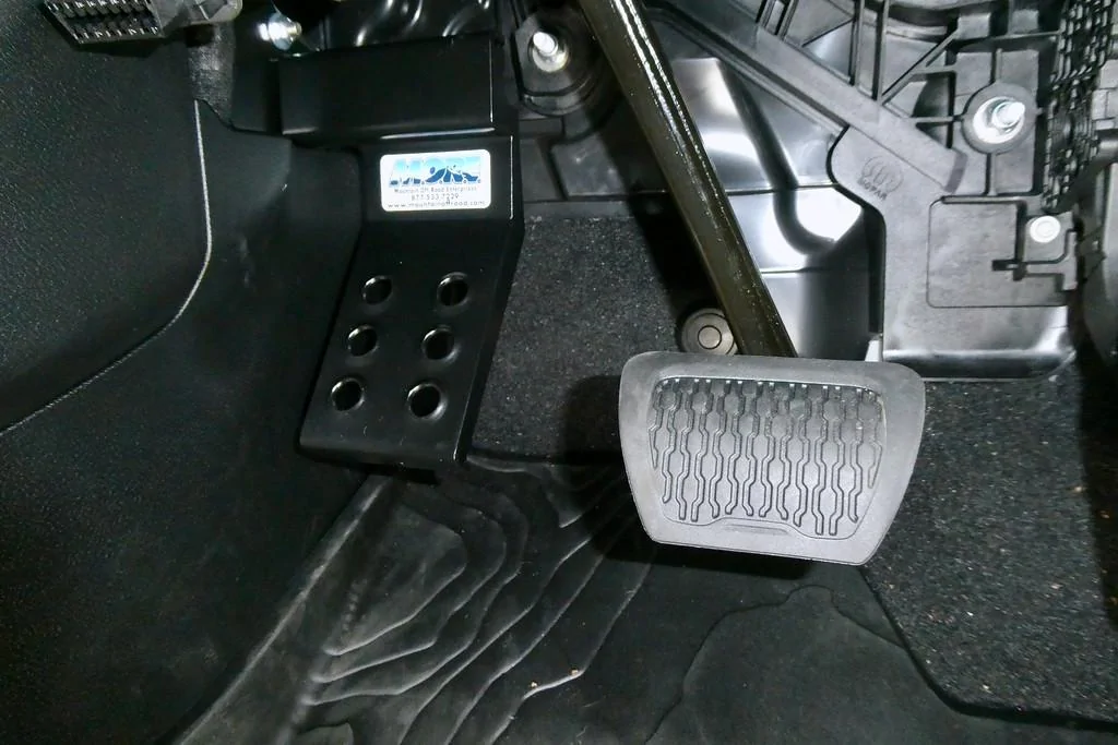 Jeep Wrangler JL First Mod - MORE Dead Pedal P1002225-XL
