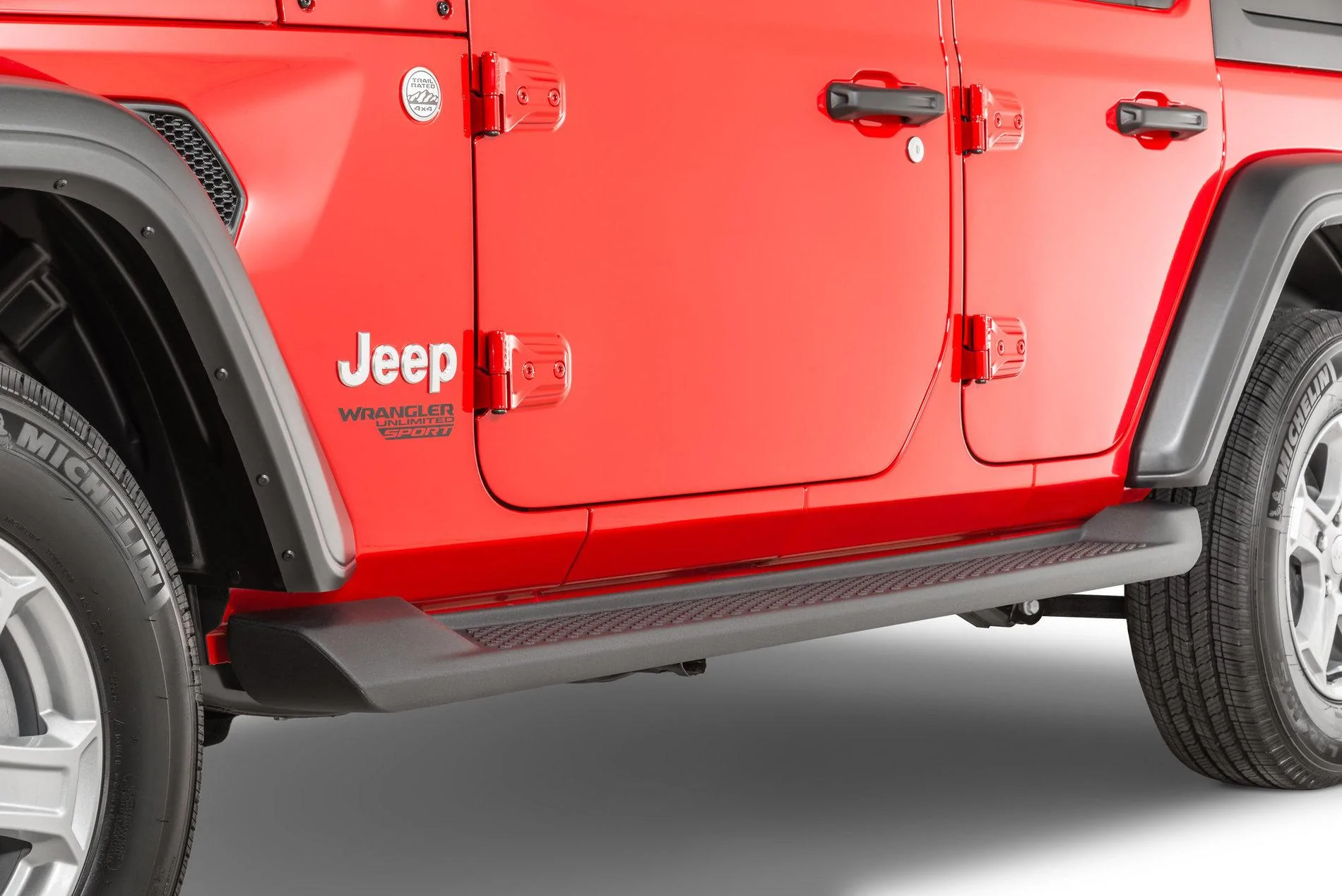 Jeep Wrangler JL OEM 2020 Sahara Side Steps Mopar_82215164_Production_Style_Side_Steps_for_2018_Jeep_Wrangler_Unlimited_4_Door_JL_Low_Angl