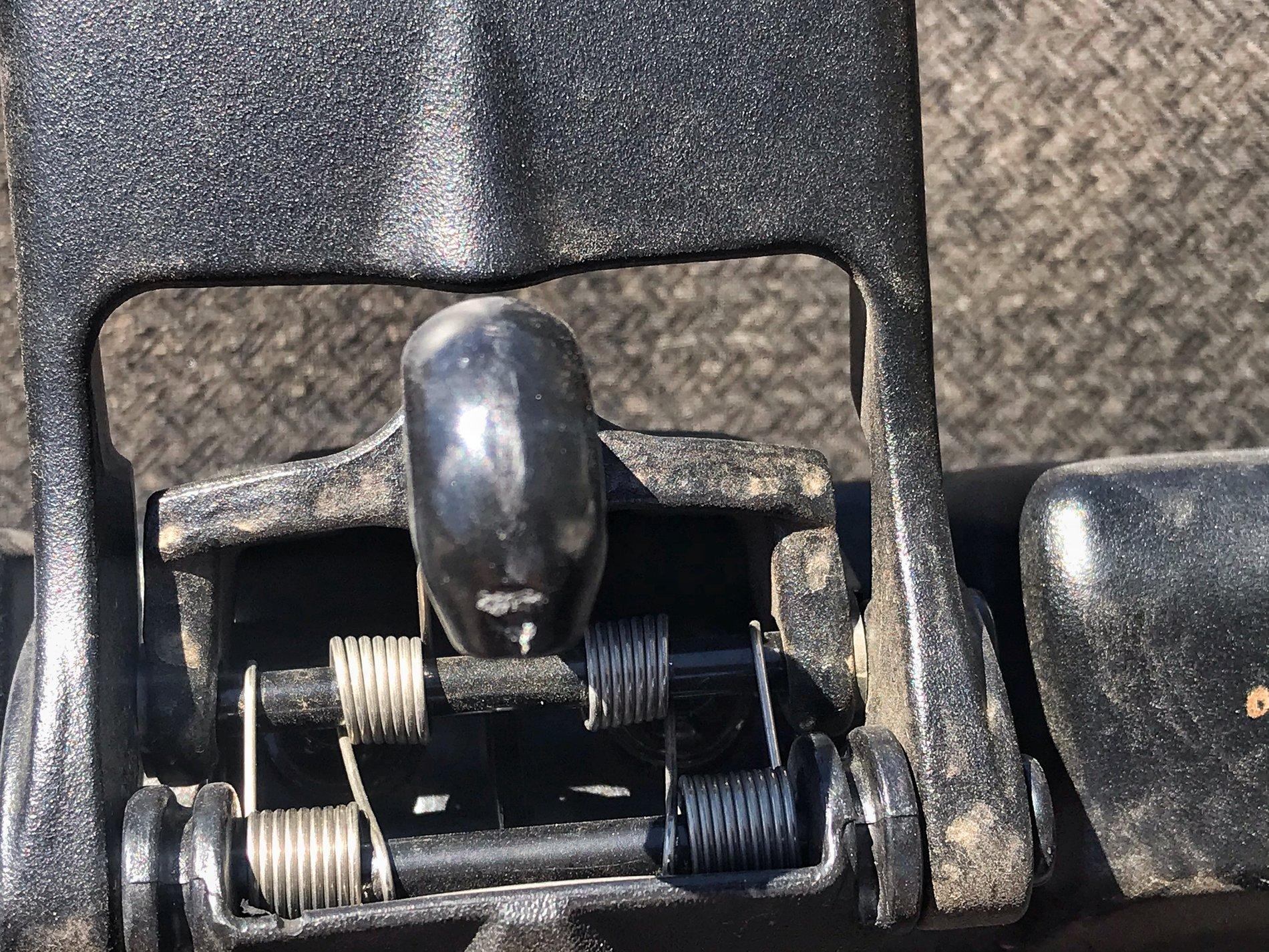 Jeep Wrangler JL Soft top front latch IMG_7321