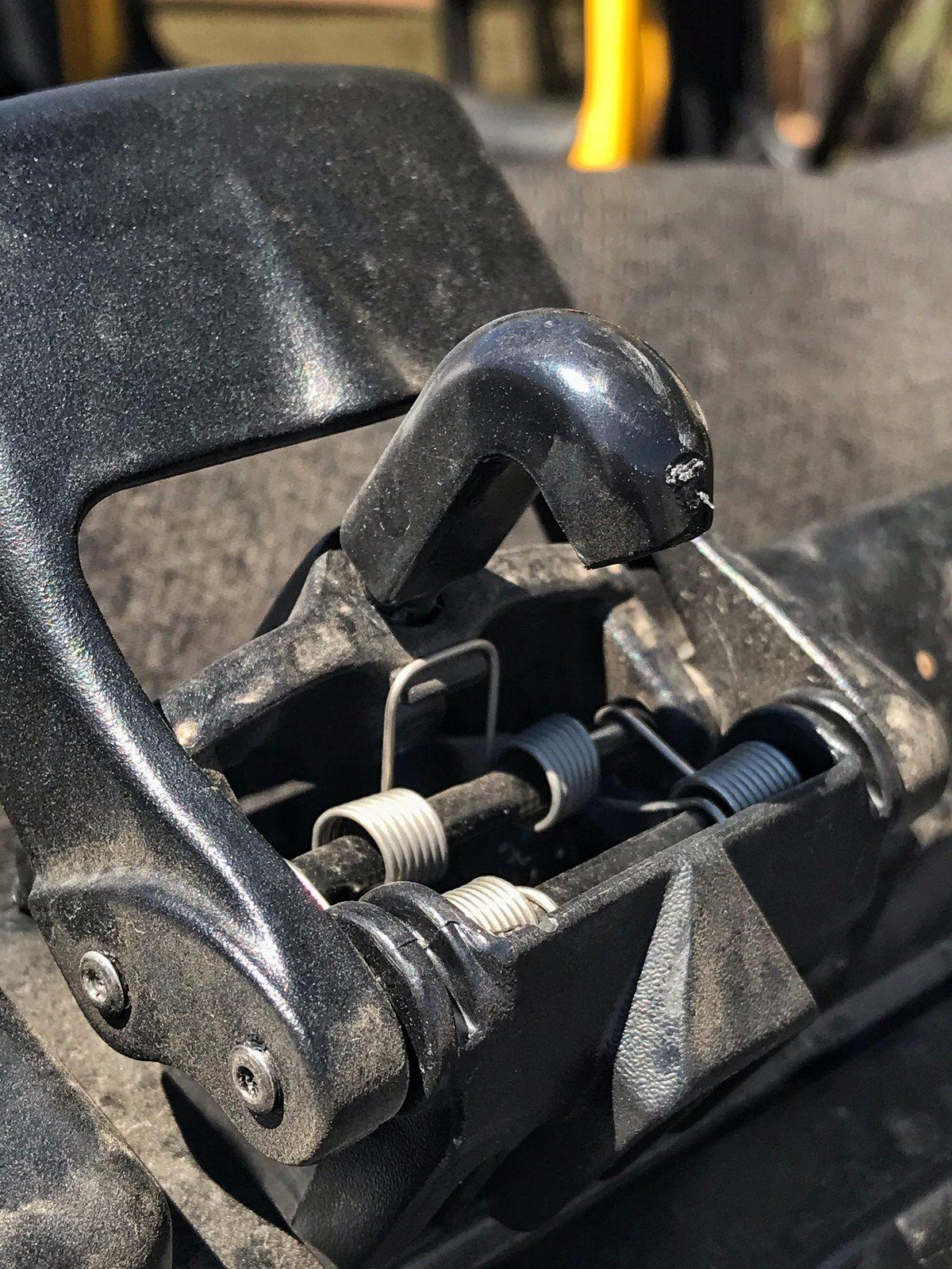 Jeep Wrangler JL Soft top front latch IMG_7322