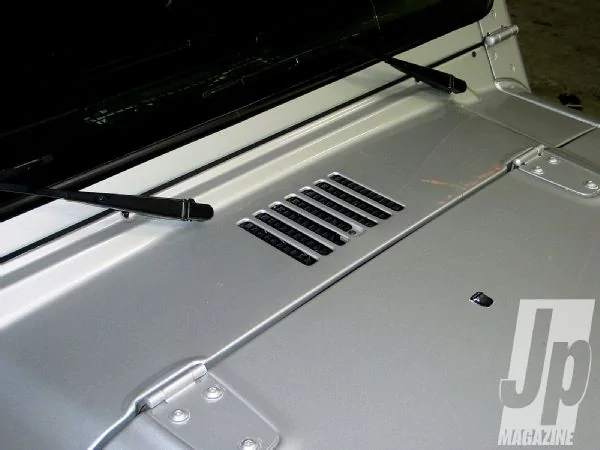 Jeep Wrangler JL JL Wrangler easter egg: grille design on hood-windshield vents 154_1005_07%2Bjeep%2Bwrangler%2Bjeep_tj_lj_wrangler%2Bvent