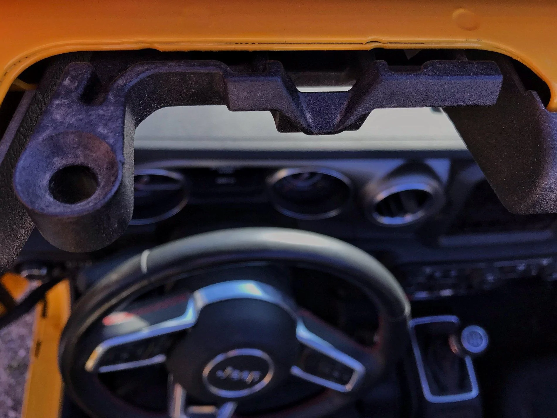 Jeep Wrangler JL Soft top front latch IMG_7342