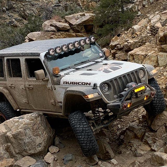 Jeep Wrangler JL Stubby Bumper. Let's see them. 87705987_2844098768946542_415505901501548656_n
