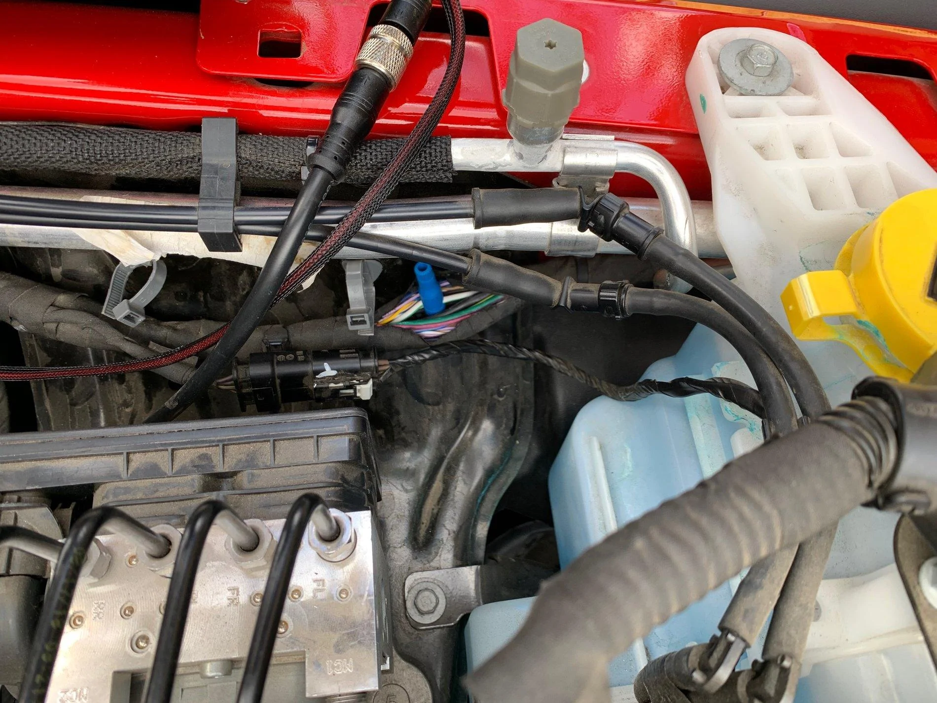 Jeep Wrangler JL Headlight high-beam splice point IMG_0434