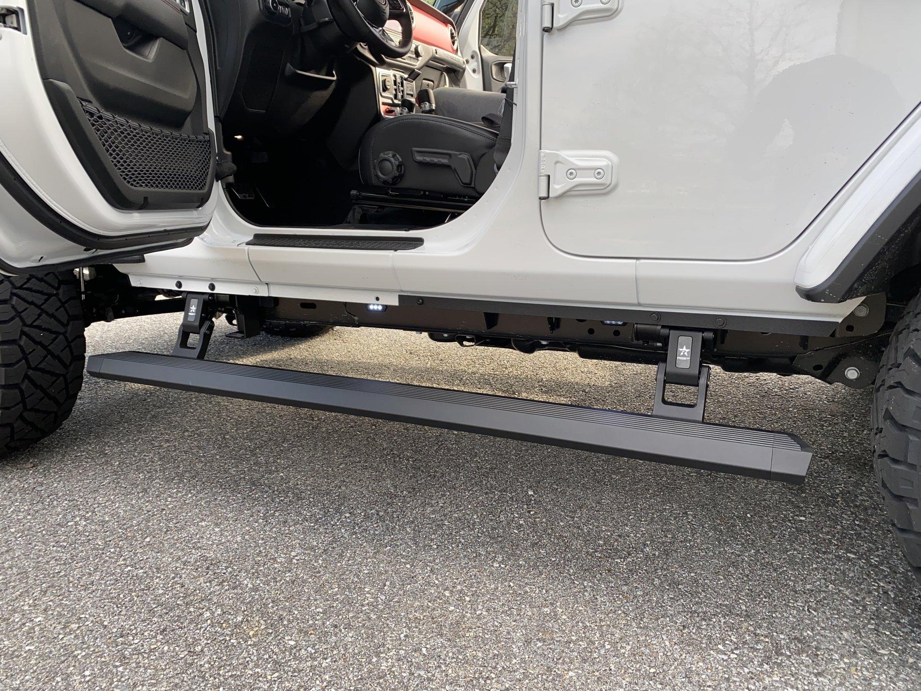 Jeep Wrangler JL Powered side steps F1A5EDB8-A0F7-4B73-A02E-1E73A3A86158
