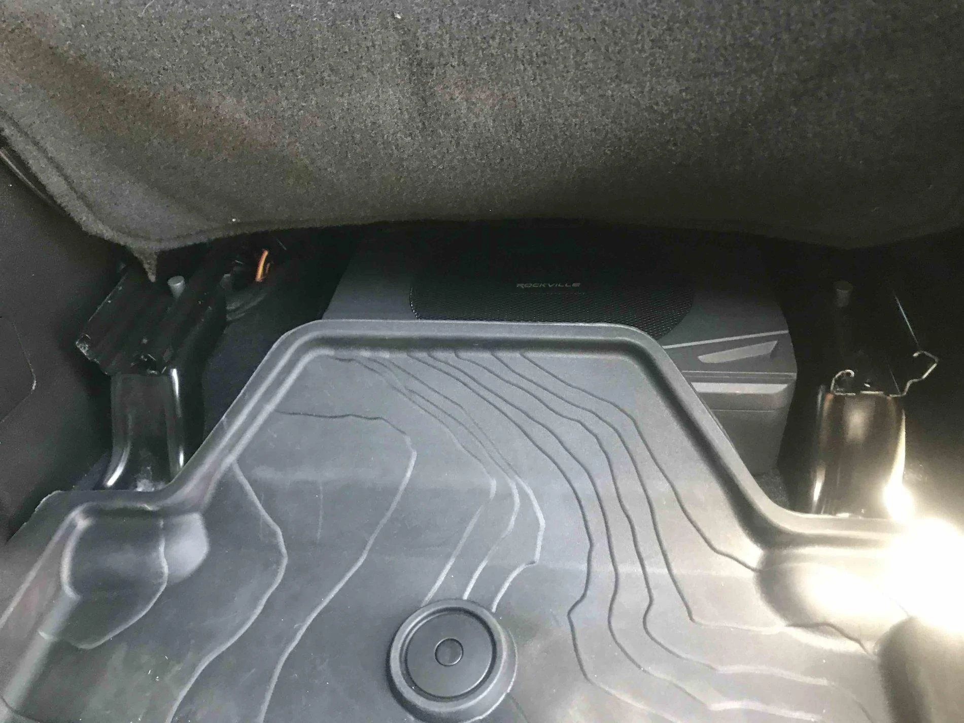 Jeep Wrangler JL Adding under-seat subwoofer IMG_2568