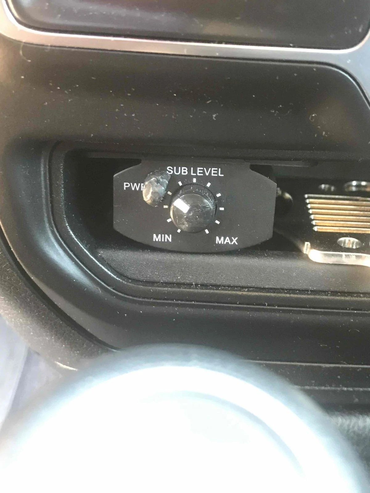 Jeep Wrangler JL Adding under-seat subwoofer IMG_7881