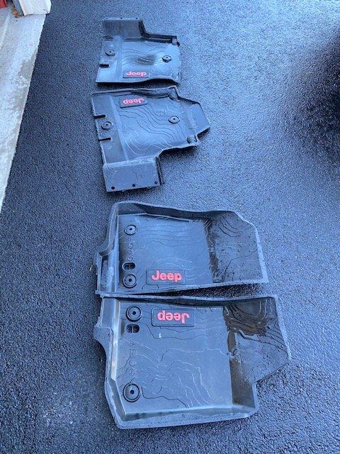 Jeep Wrangler JL MOPAR JLU Slush Mats IMG_1282
