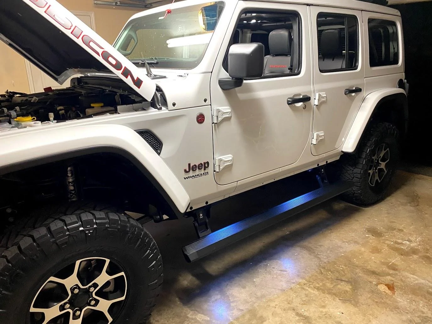 Jeep Wrangler JL Powered side steps IMG_1208