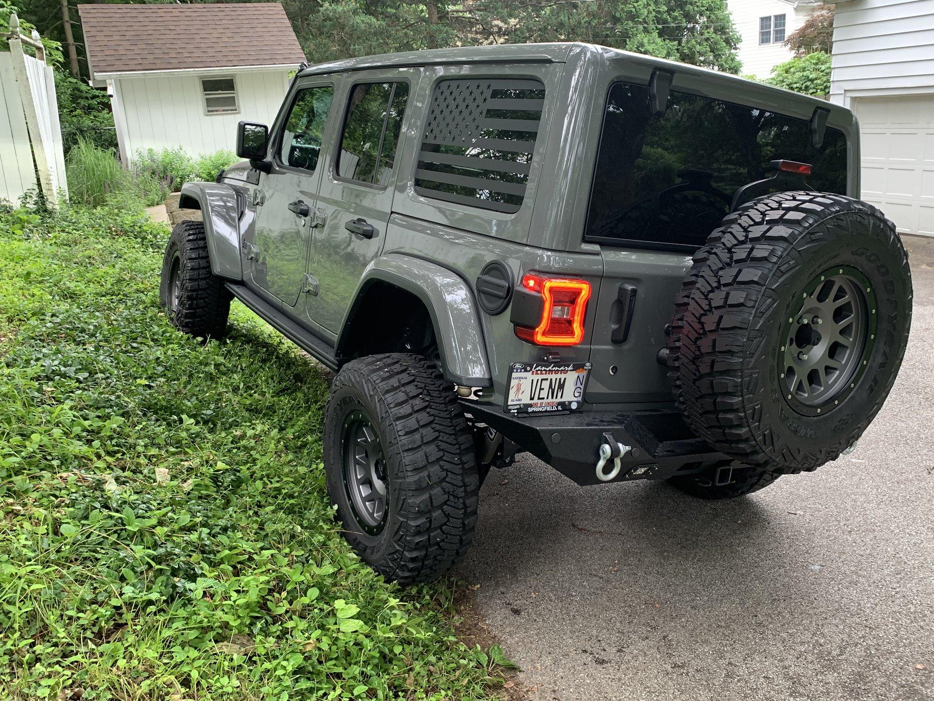 Jeep Wrangler JL Black Flag with Black Badging 9C71E088-953D-4E10-AFEC-67892C8731CA
