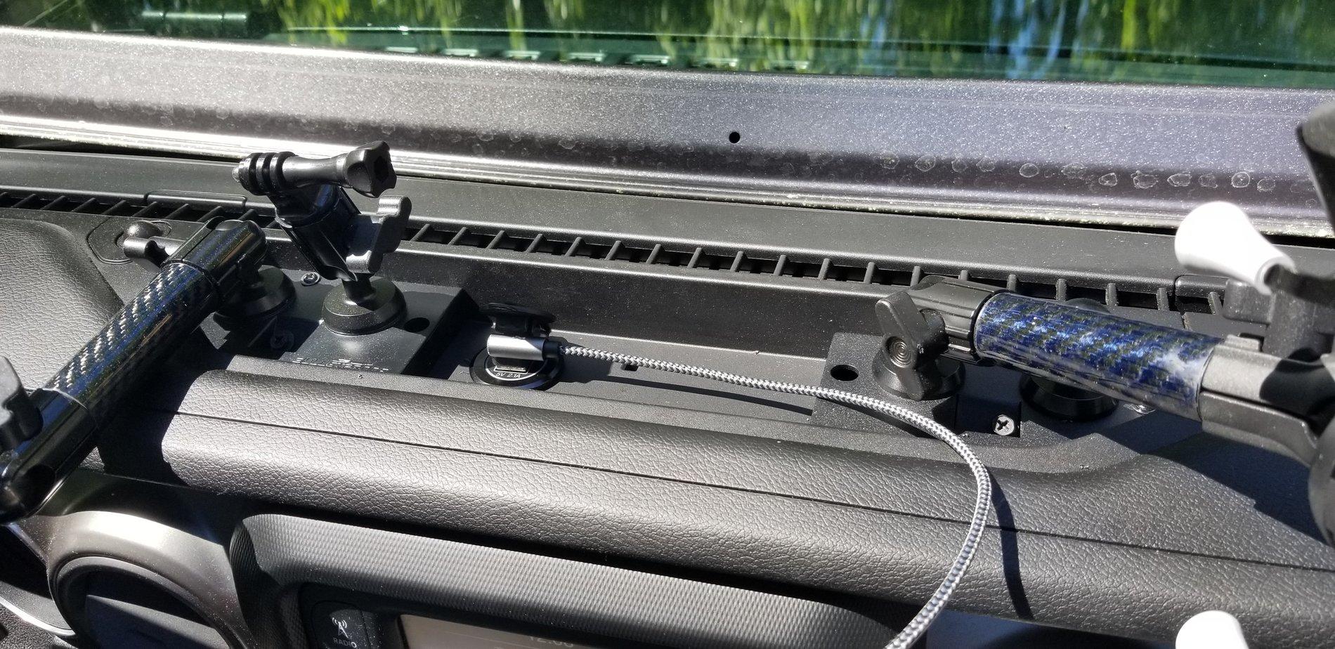 Jeep Wrangler JL DIY: Add USB Port into Upper Dash Tray 20200418_152433
