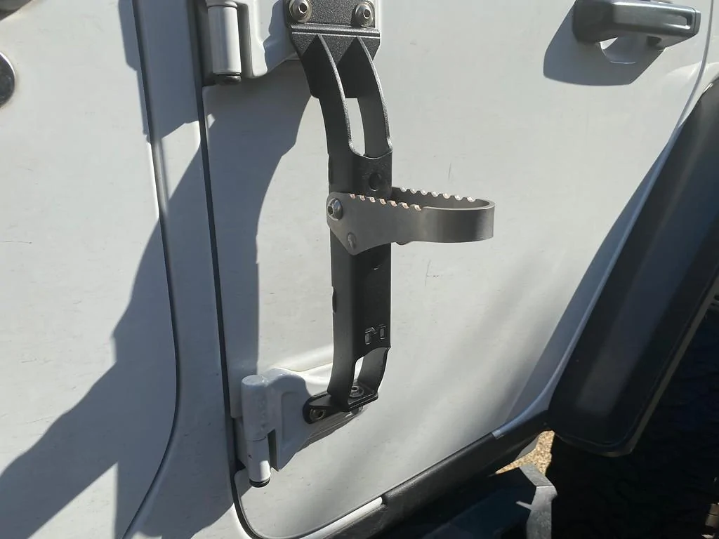 Jeep Wrangler JL Metalcloak Pro Step hinge steps installed IMG_0053-XL